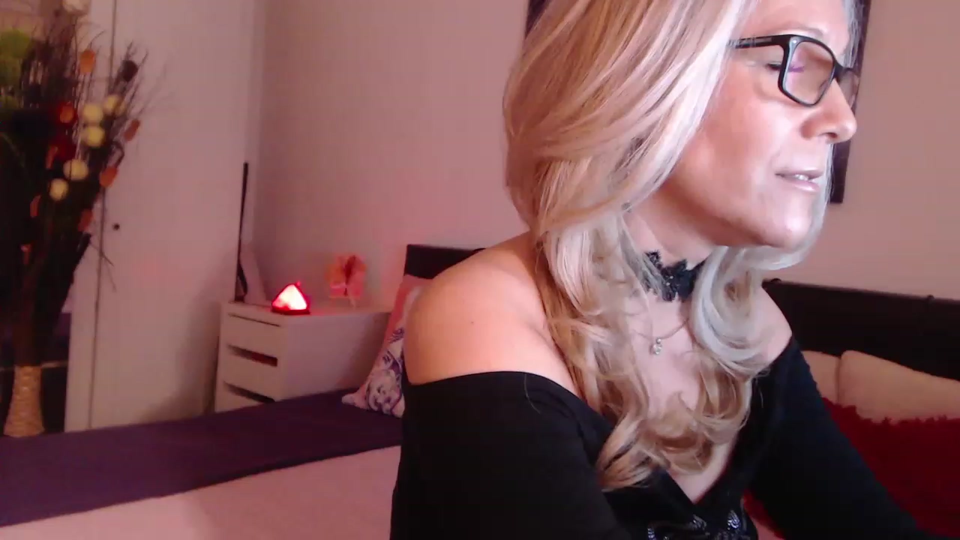 Gallery image thumbnail from Reeya71's myfreecams stream on, 03/22/2023, 02:12 image 6 of 20