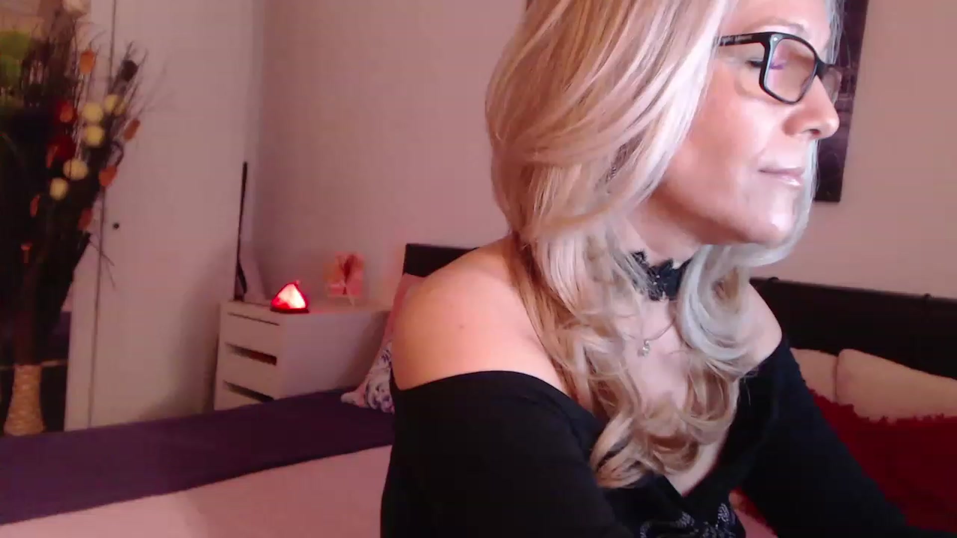 Gallery image thumbnail from Reeya71's myfreecams stream on, 03/22/2023, 02:12 image 9 of 20