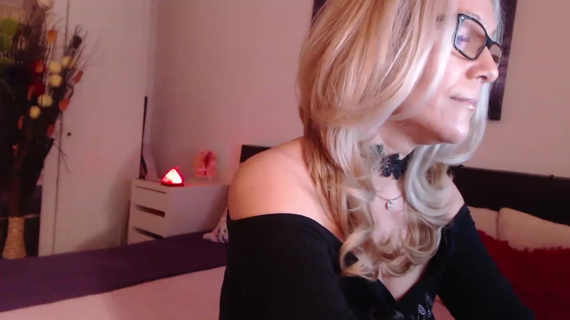 Gallery image thumbnail from Reeya71's myfreecams stream on, 03/22/2023, 02:12 image 2 of 20