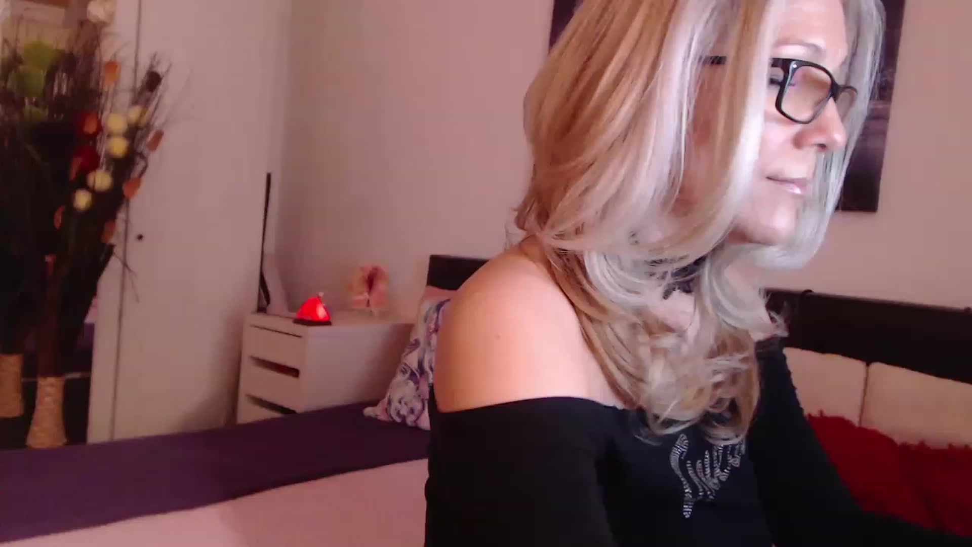Gallery image thumbnail from Reeya71's myfreecams stream on, 03/22/2023, 07:25 image 6 of 20
