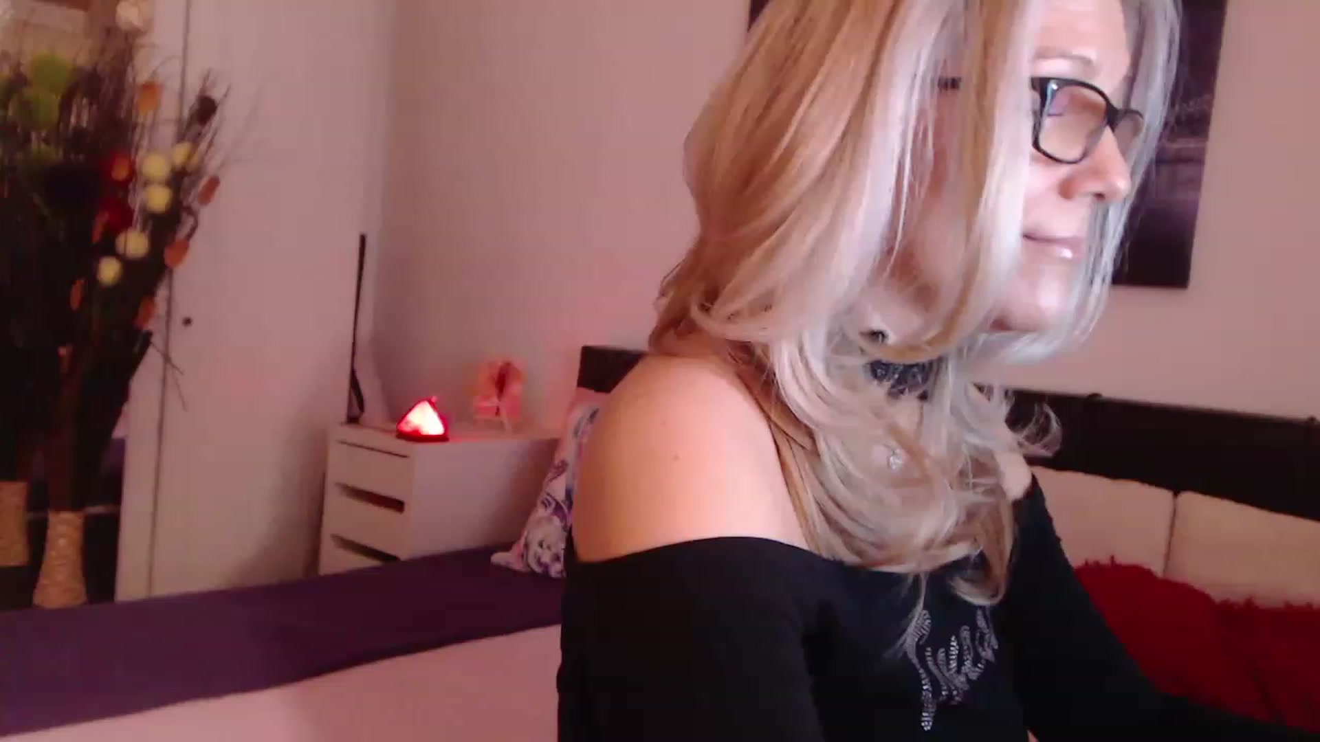Gallery image thumbnail from Reeya71's myfreecams stream on, 03/22/2023, 07:25 image 2 of 20
