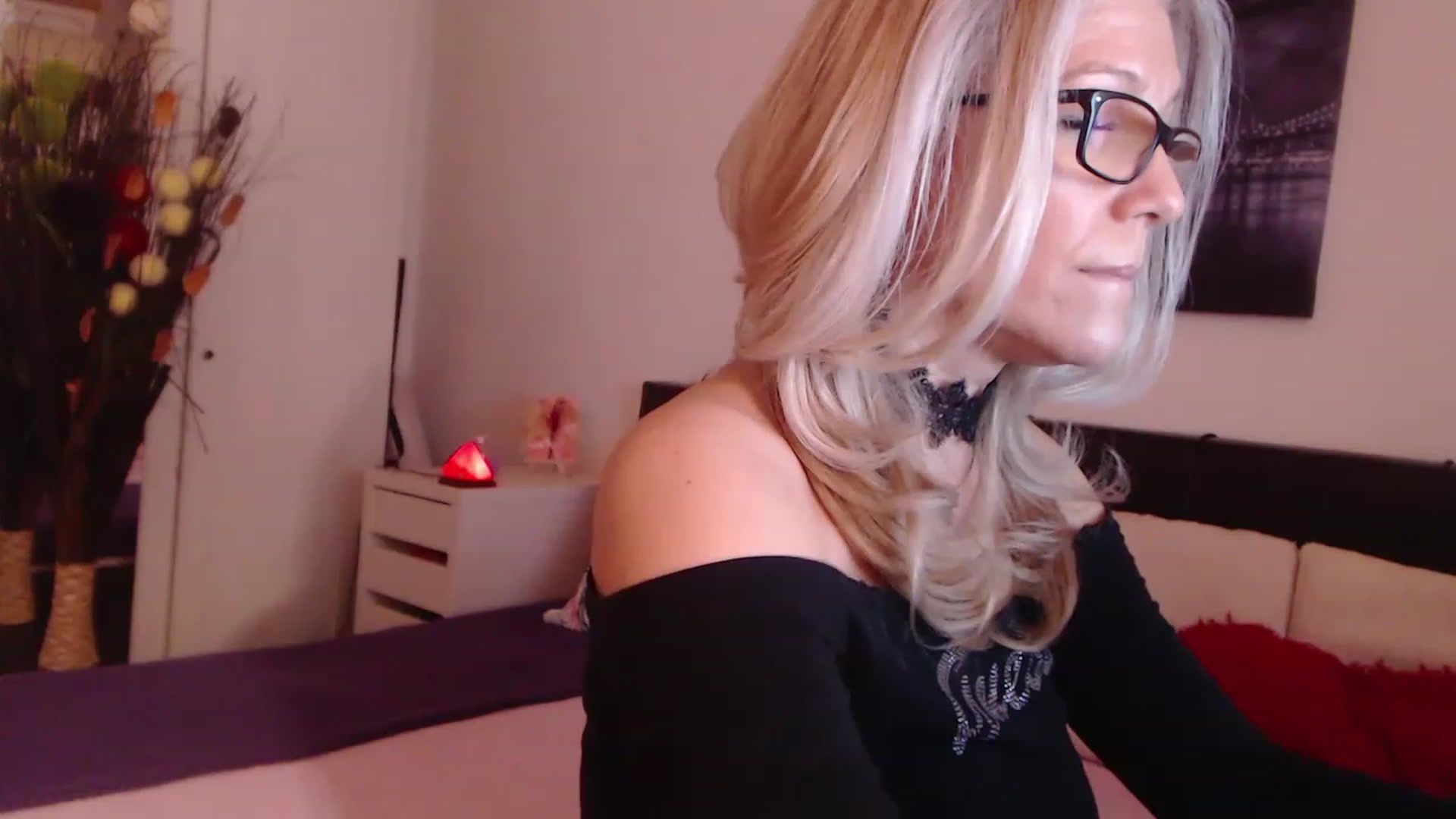 Gallery image thumbnail from Reeya71's myfreecams stream on, 03/22/2023, 07:25 image 3 of 20