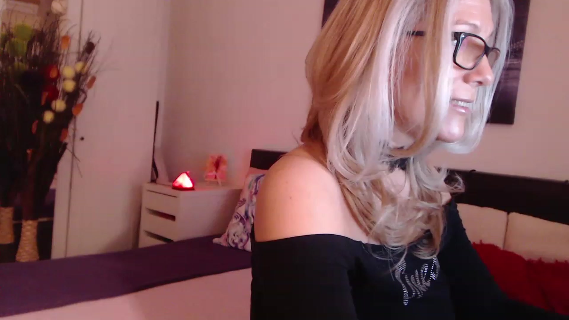 Gallery image thumbnail from Reeya71's myfreecams stream on, 03/22/2023, 07:25 image 9 of 20
