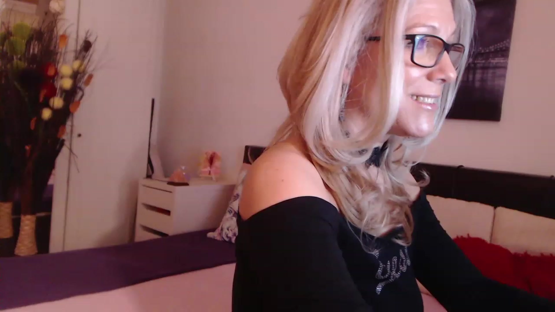 Gallery image thumbnail from Reeya71's myfreecams stream on, 03/22/2023, 07:25 image 14 of 20