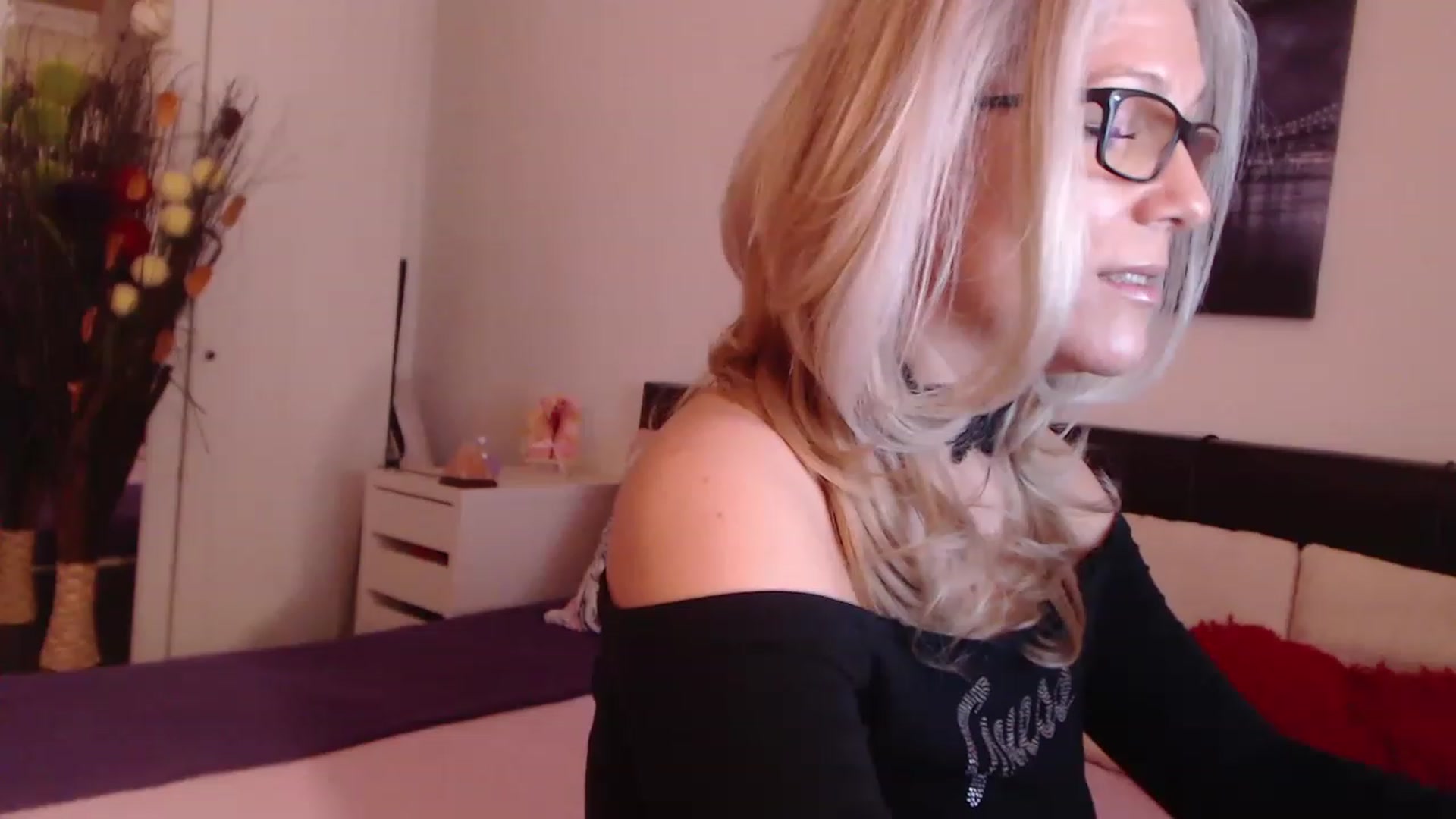 Gallery image thumbnail from Reeya71's myfreecams stream on, 03/22/2023, 07:25 image 18 of 20