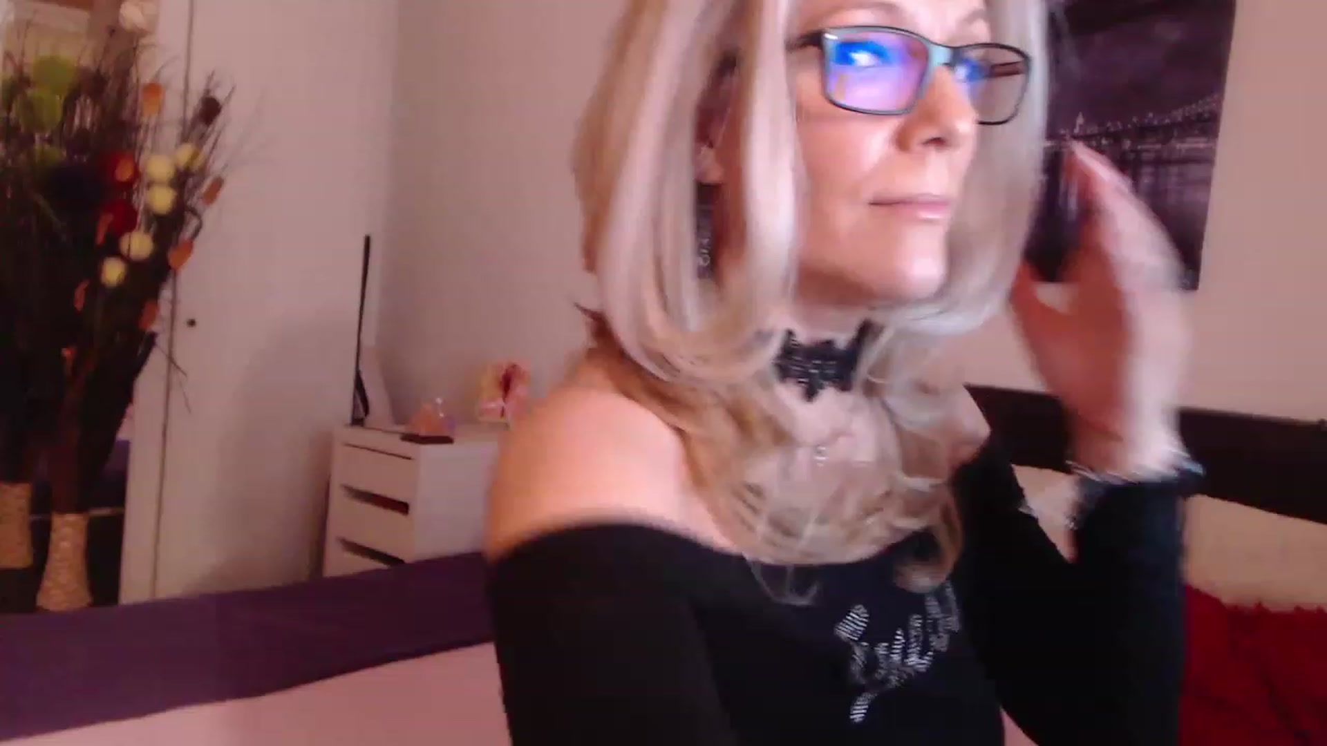 Gallery image thumbnail from Reeya71's myfreecams stream on, 03/22/2023, 07:25 image 17 of 20