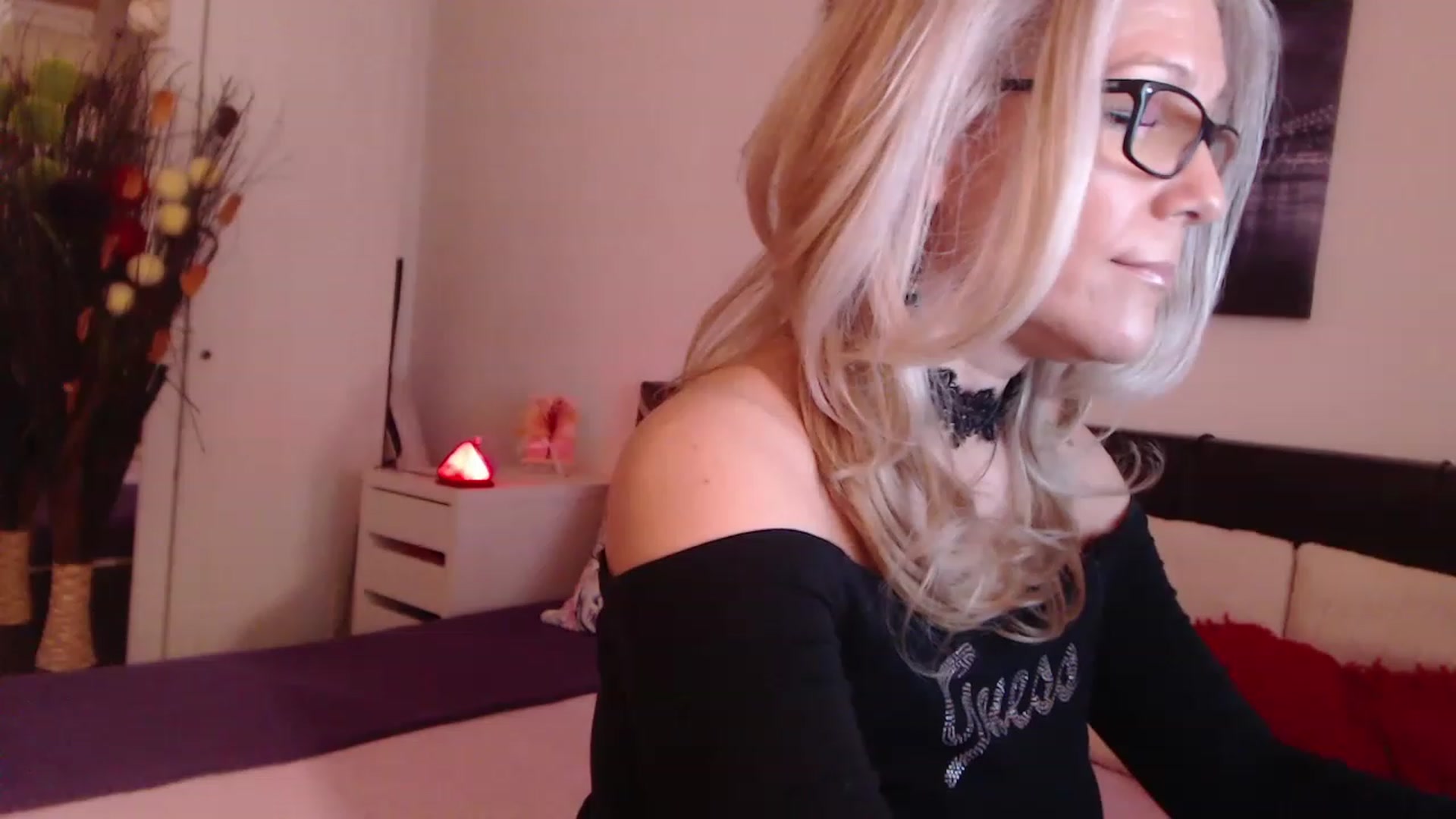 Gallery image thumbnail from Reeya71's myfreecams stream on, 03/22/2023, 07:25 image 13 of 20