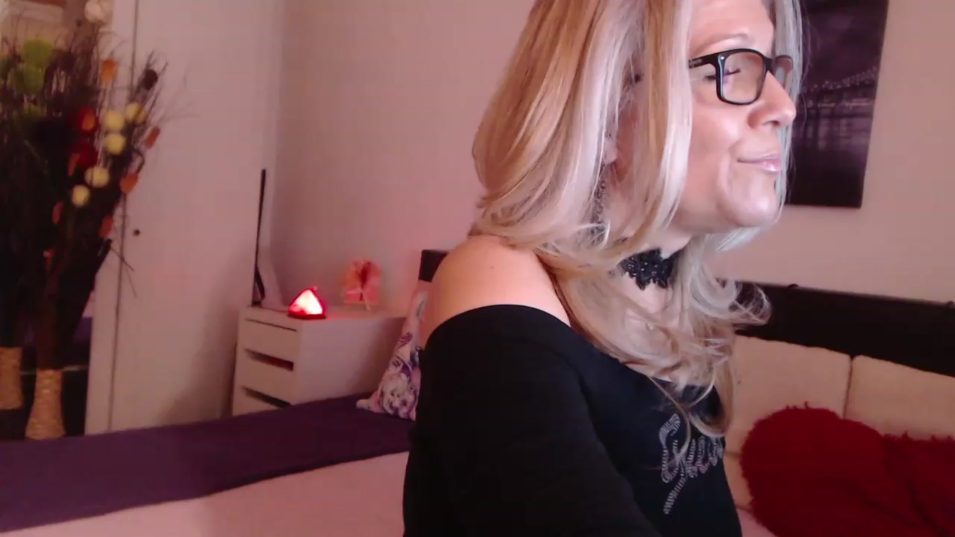 Gallery image thumbnail from Reeya71's myfreecams stream on, 03/22/2023, 07:25 image 1 of 20