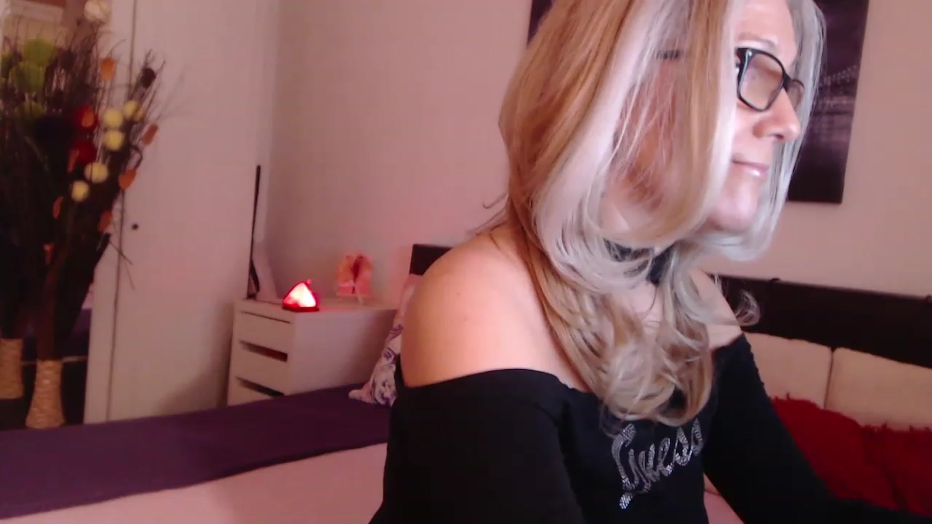 Gallery image thumbnail from Reeya71's myfreecams stream on, 03/22/2023, 07:25 image 11 of 20