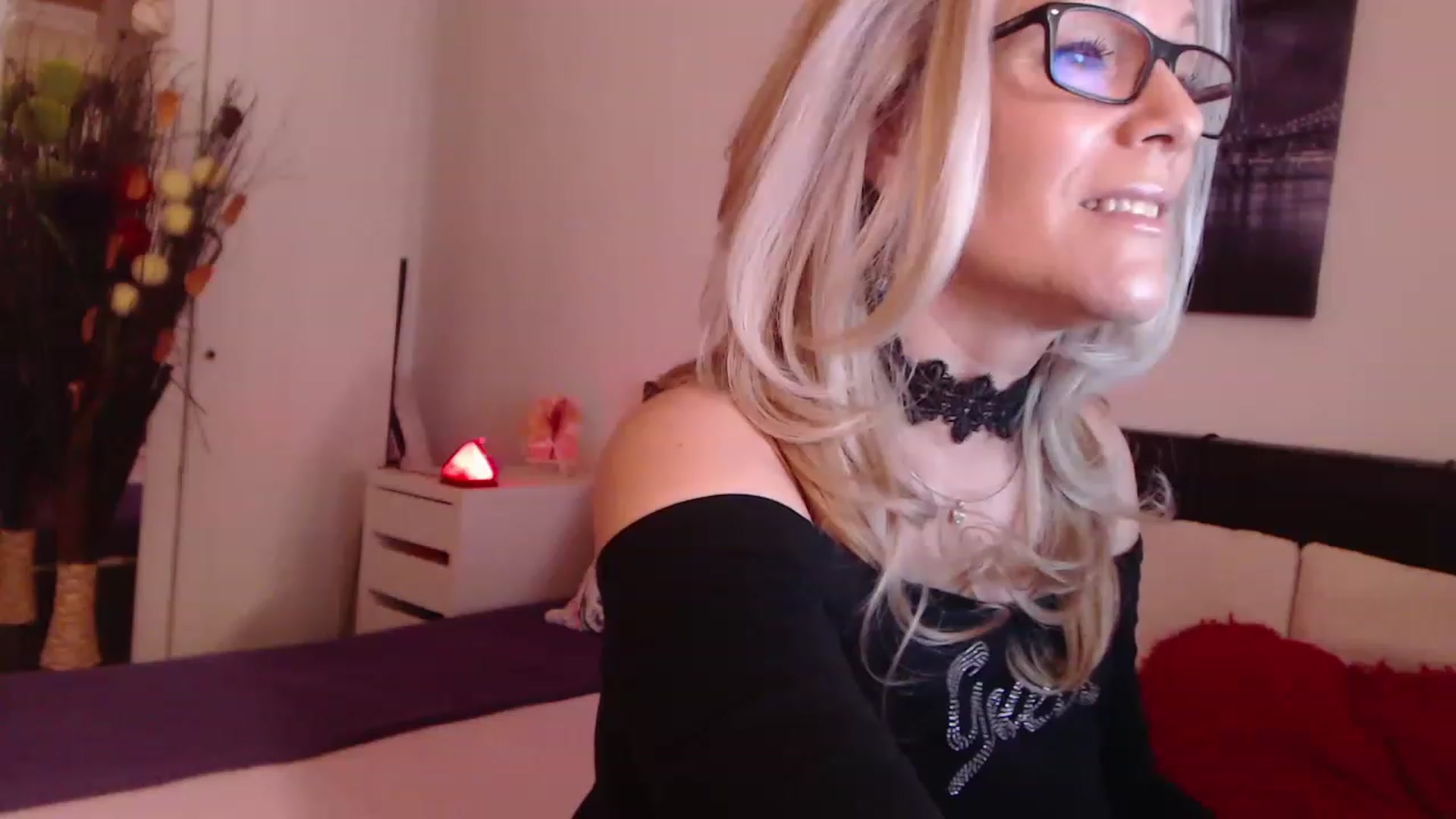 Gallery image thumbnail from Reeya71's myfreecams stream on, 03/22/2023, 07:25 image 10 of 20