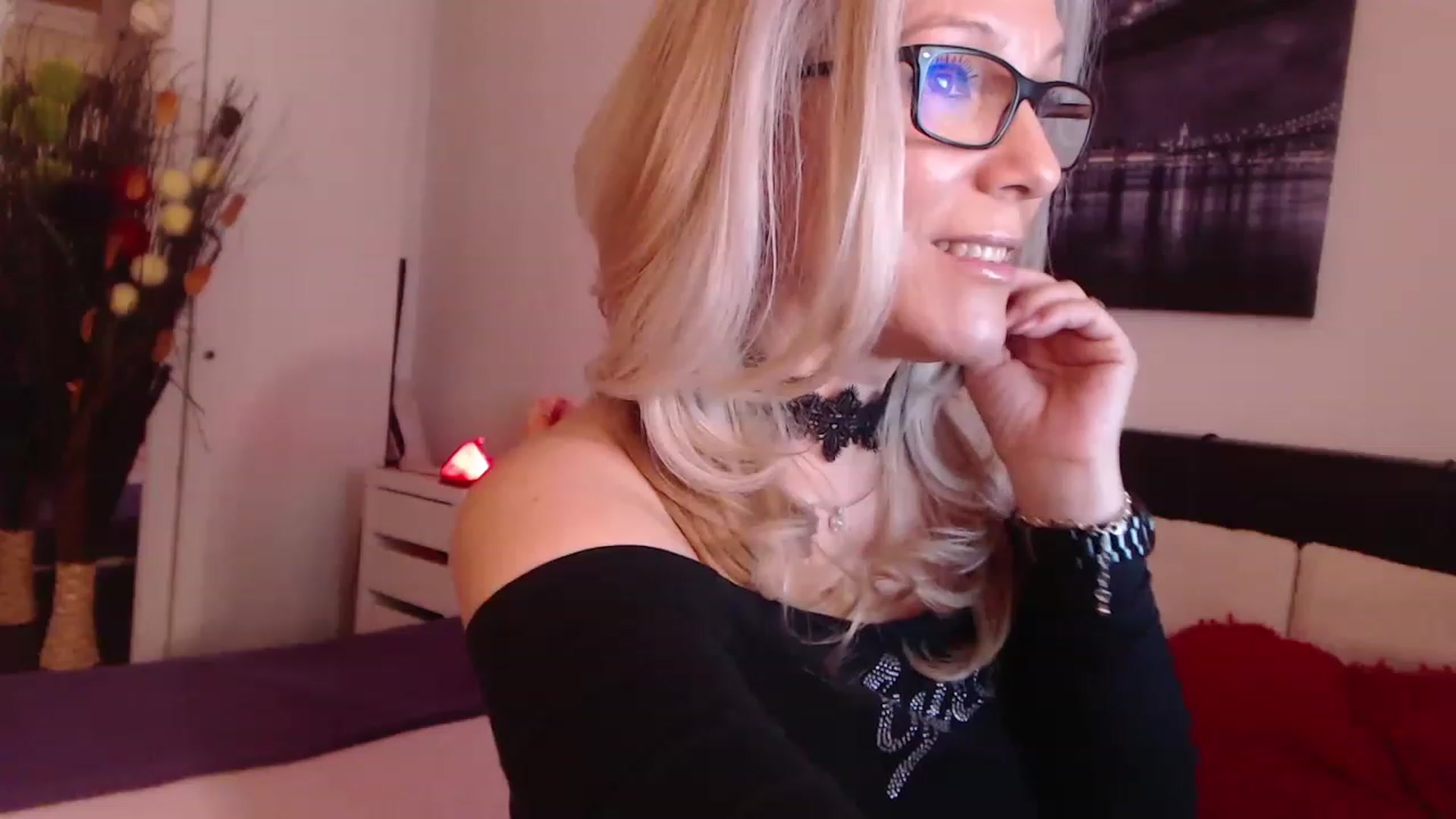 Gallery image thumbnail from Reeya71's myfreecams stream on, 03/22/2023, 07:25 image 5 of 20