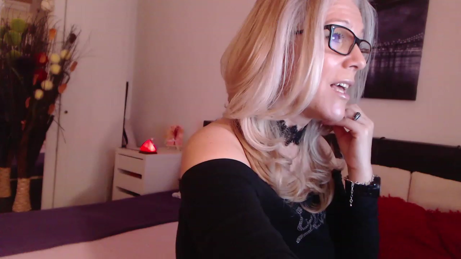 Gallery image thumbnail from Reeya71's myfreecams stream on, 03/22/2023, 07:25 image 4 of 20