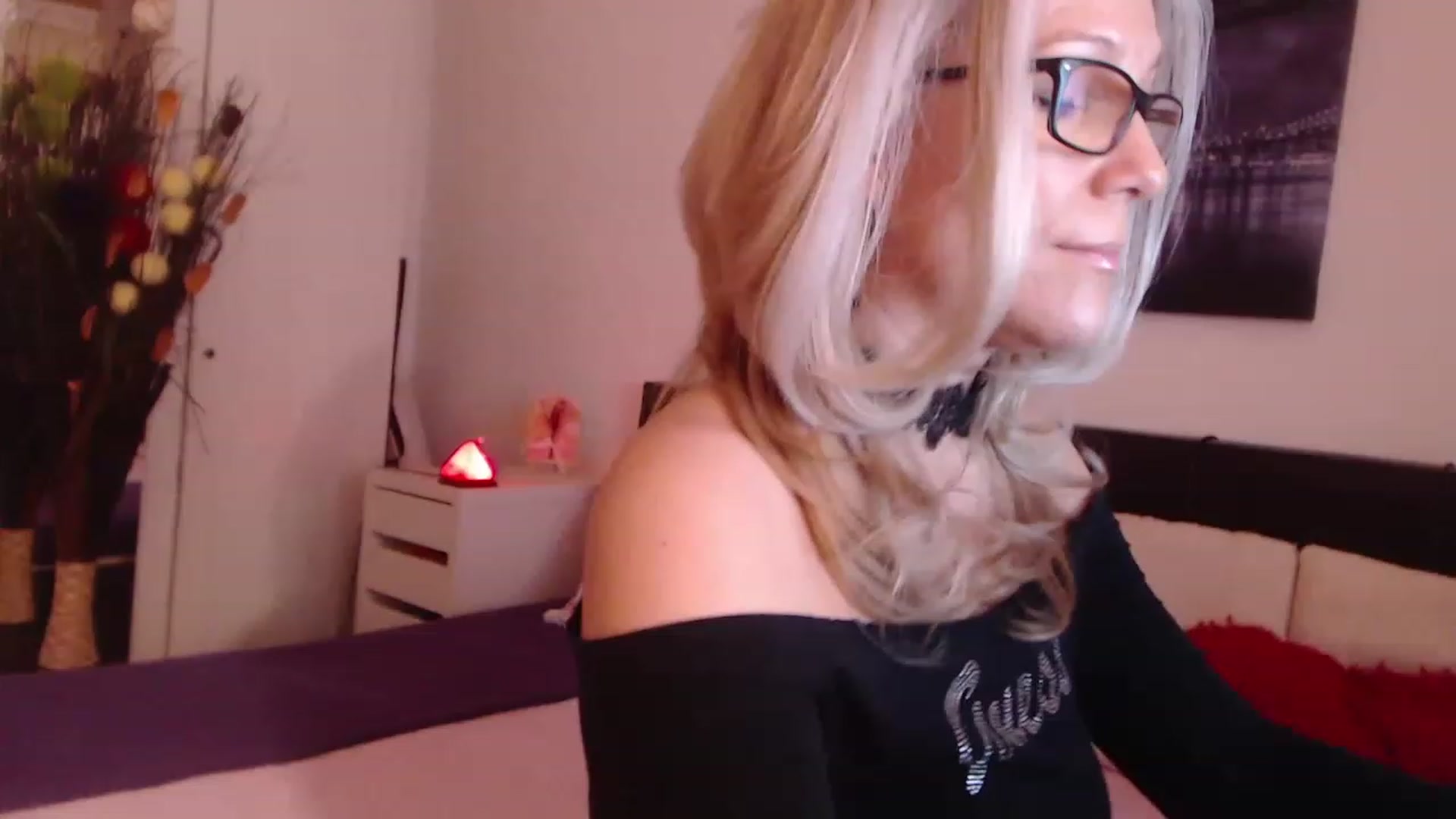 Gallery image thumbnail from Reeya71's myfreecams stream on, 03/22/2023, 07:25 image 16 of 20