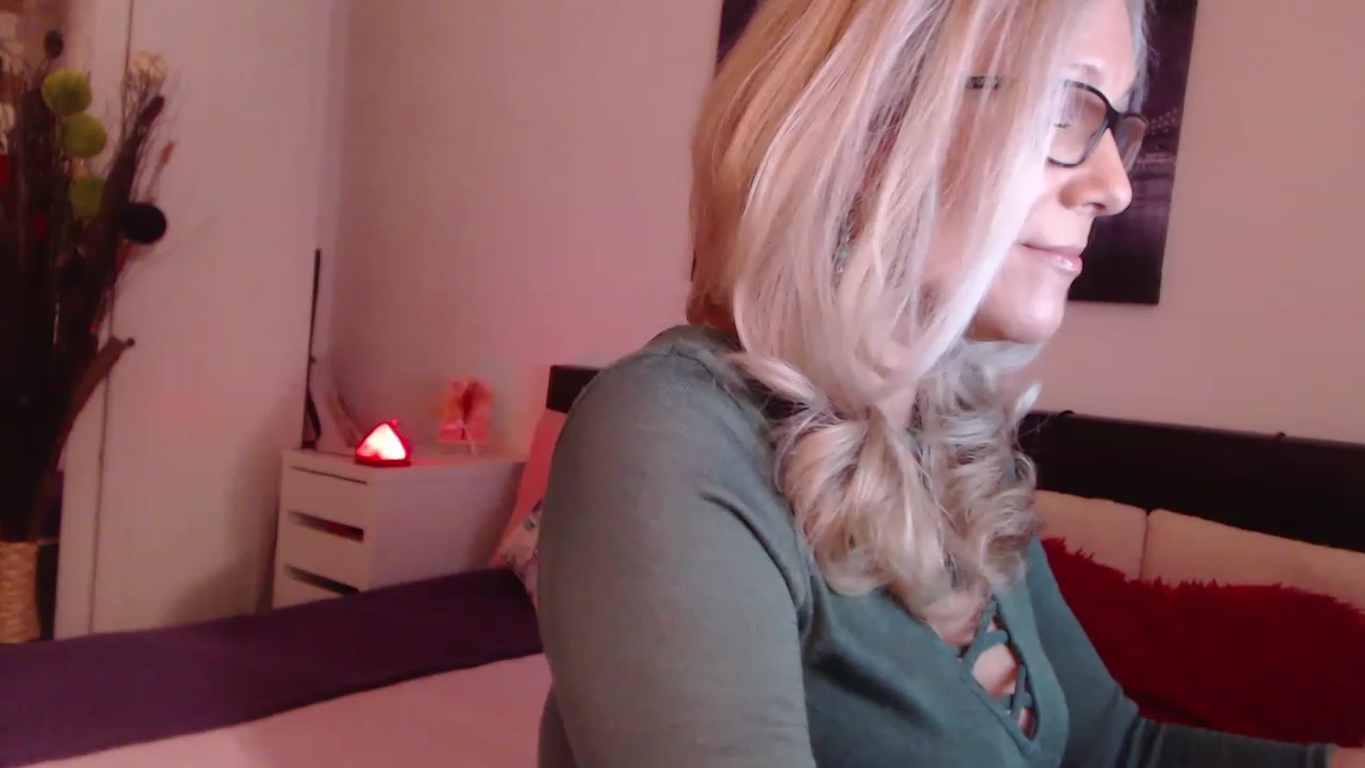 Gallery image thumbnail from Reeya71's myfreecams stream on, 03/24/2023, 01:16 image 13 of 20