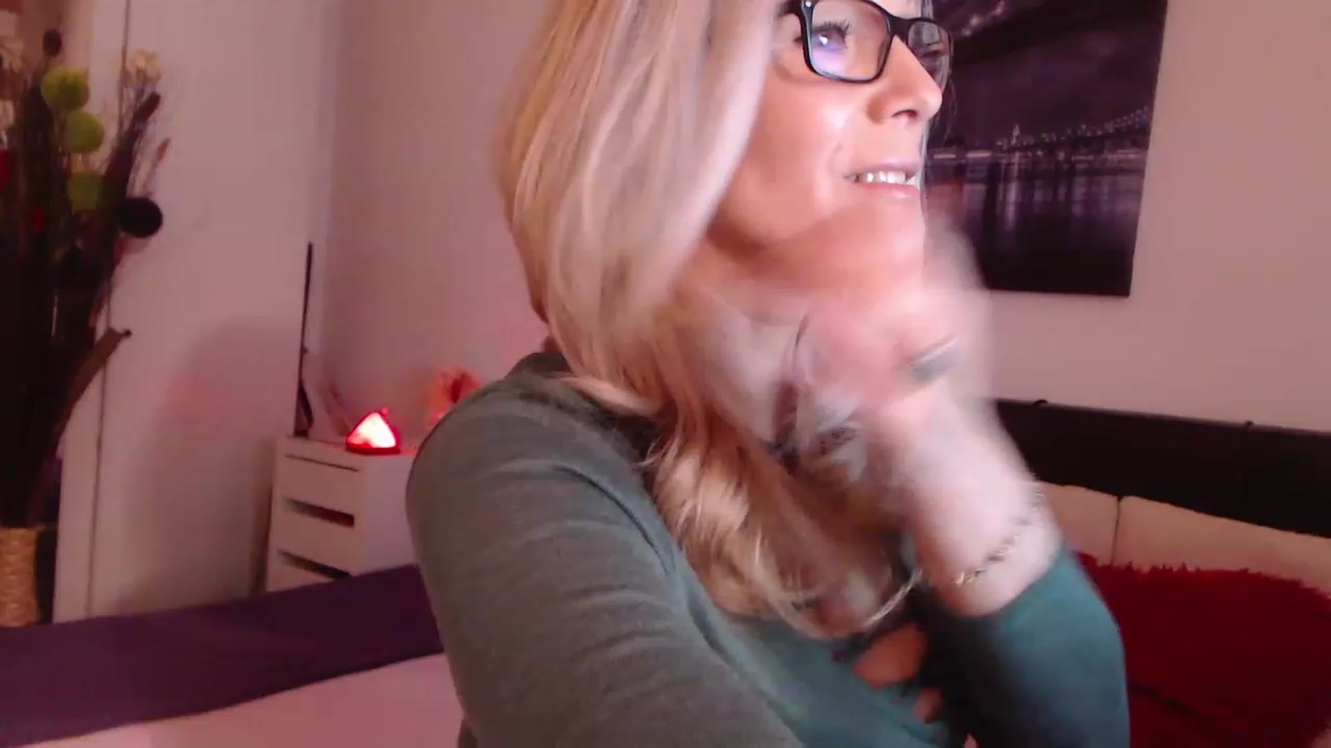 Gallery image thumbnail from Reeya71's myfreecams stream on, 03/24/2023, 01:16 image 18 of 20