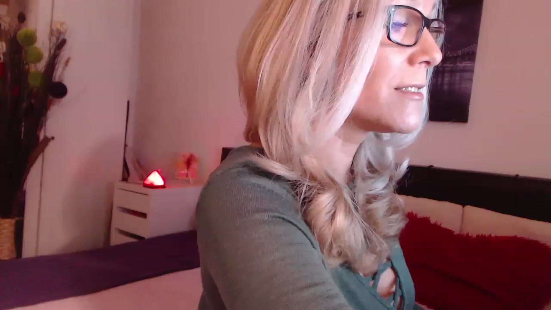 Gallery image thumbnail from Reeya71's myfreecams stream on, 03/24/2023, 01:16 image 10 of 20