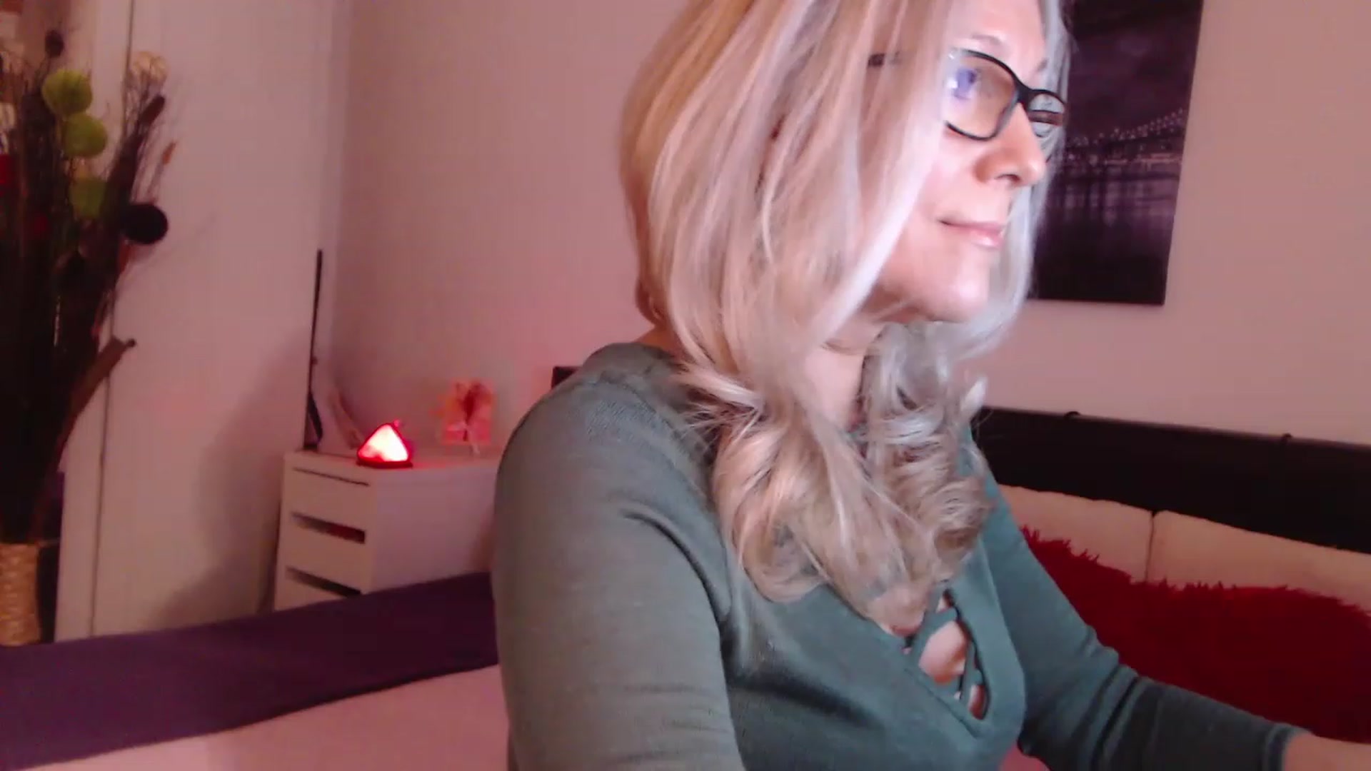 Gallery image thumbnail from Reeya71's myfreecams stream on, 03/24/2023, 01:16 image 5 of 20