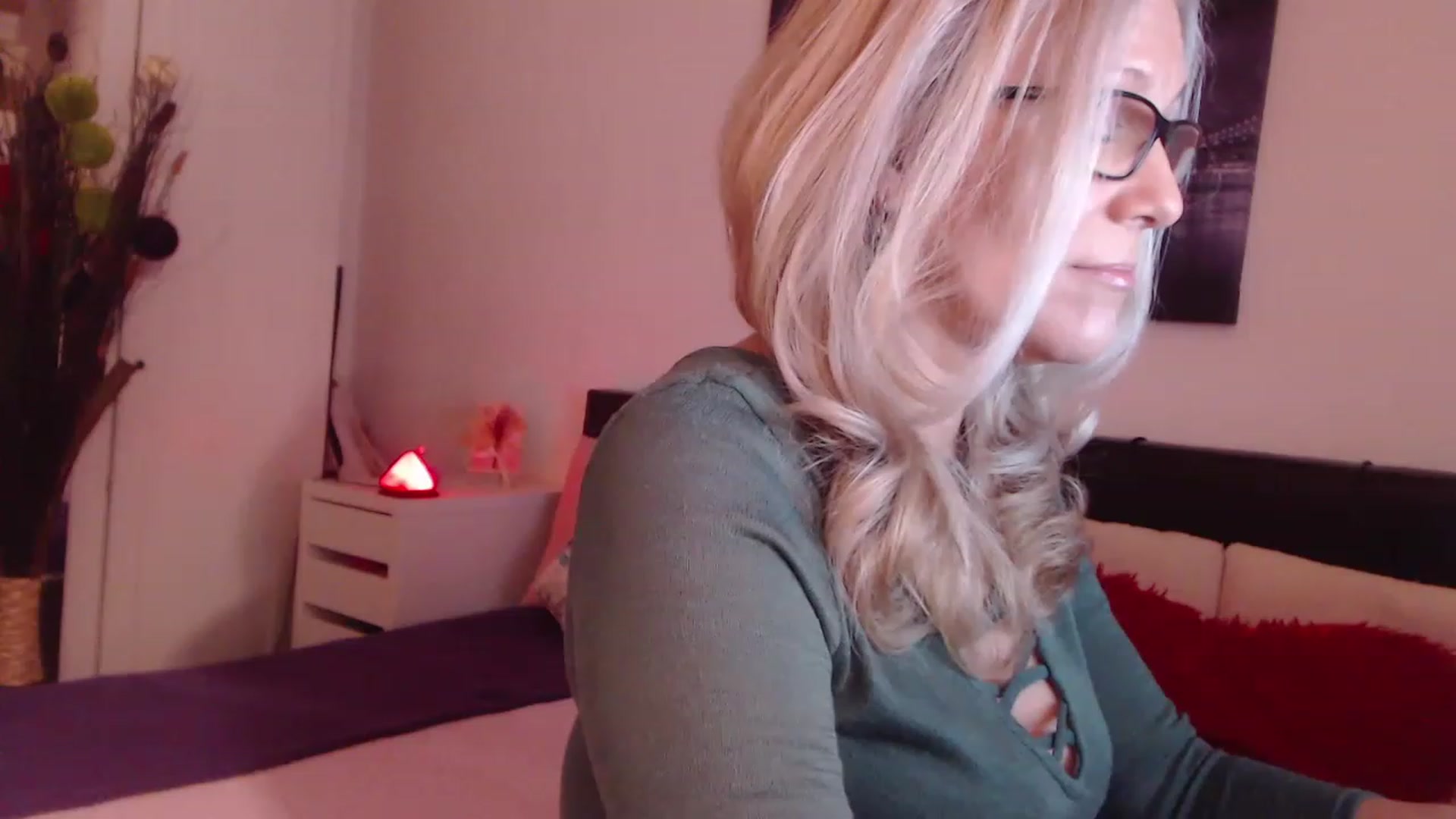 Gallery image thumbnail from Reeya71's myfreecams stream on, 03/24/2023, 01:16 image 3 of 20