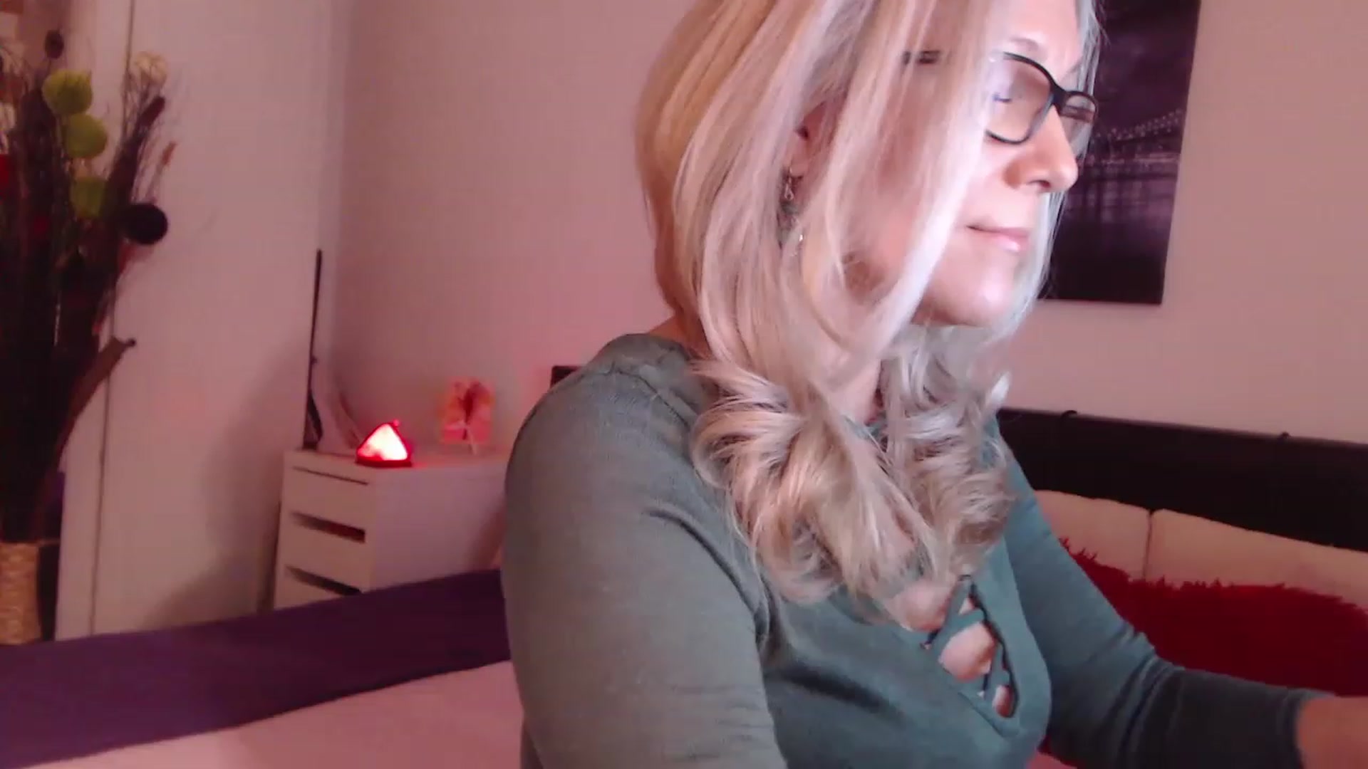 Gallery image thumbnail from Reeya71's myfreecams stream on, 03/24/2023, 01:16 image 2 of 20