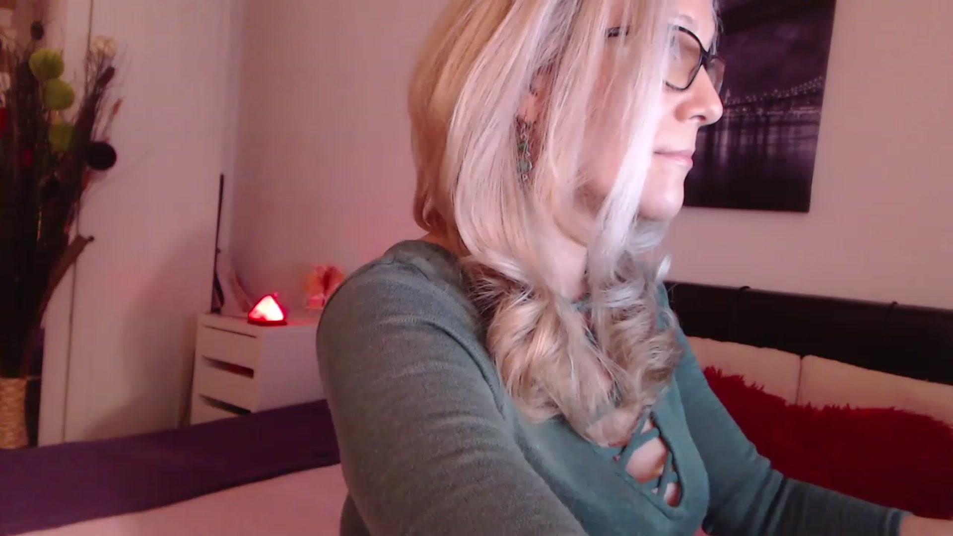 Gallery image thumbnail from Reeya71's myfreecams stream on, 03/24/2023, 01:16 image 6 of 20
