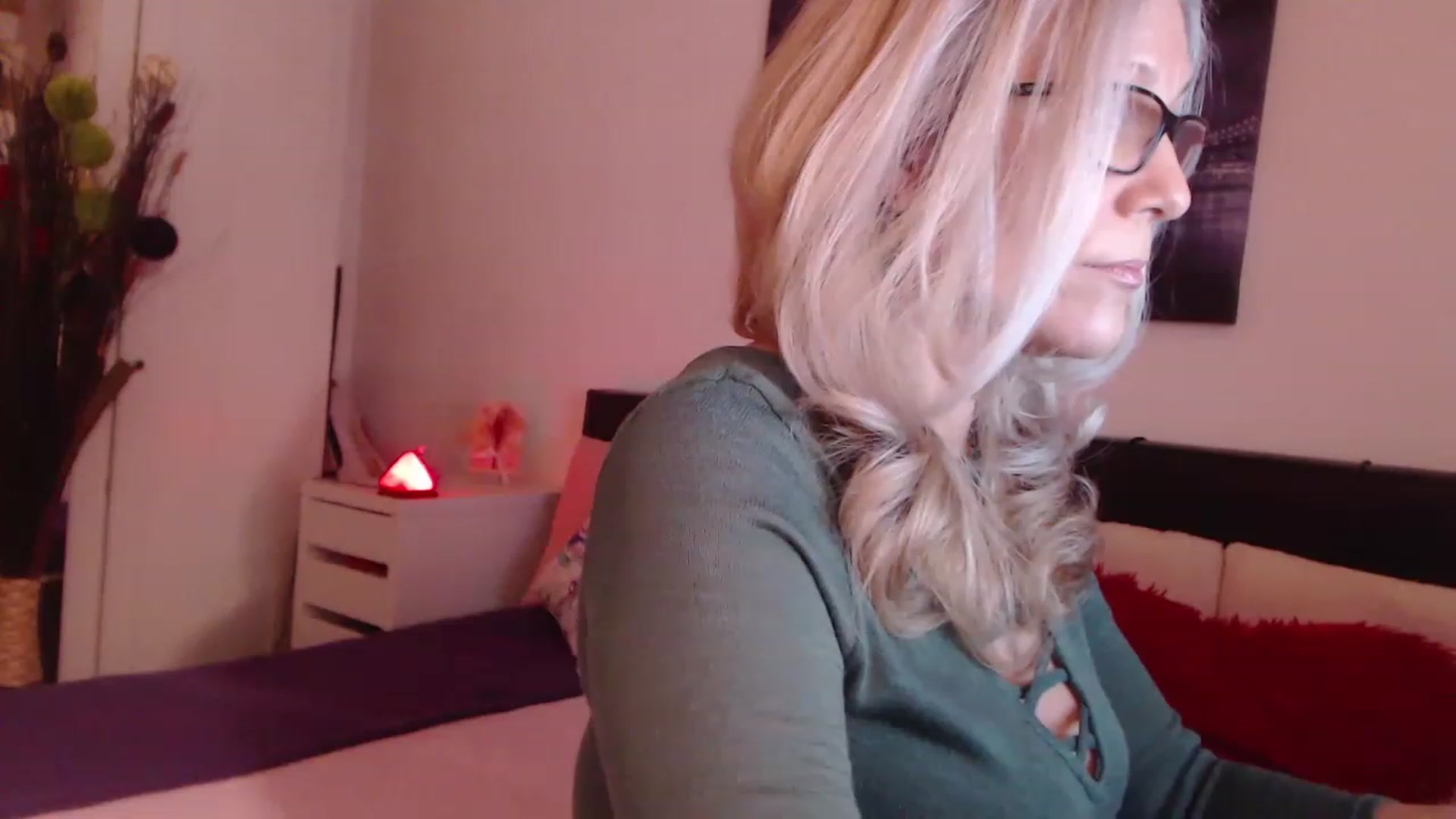 Gallery image thumbnail from Reeya71's myfreecams stream on, 03/24/2023, 01:16 image 8 of 20