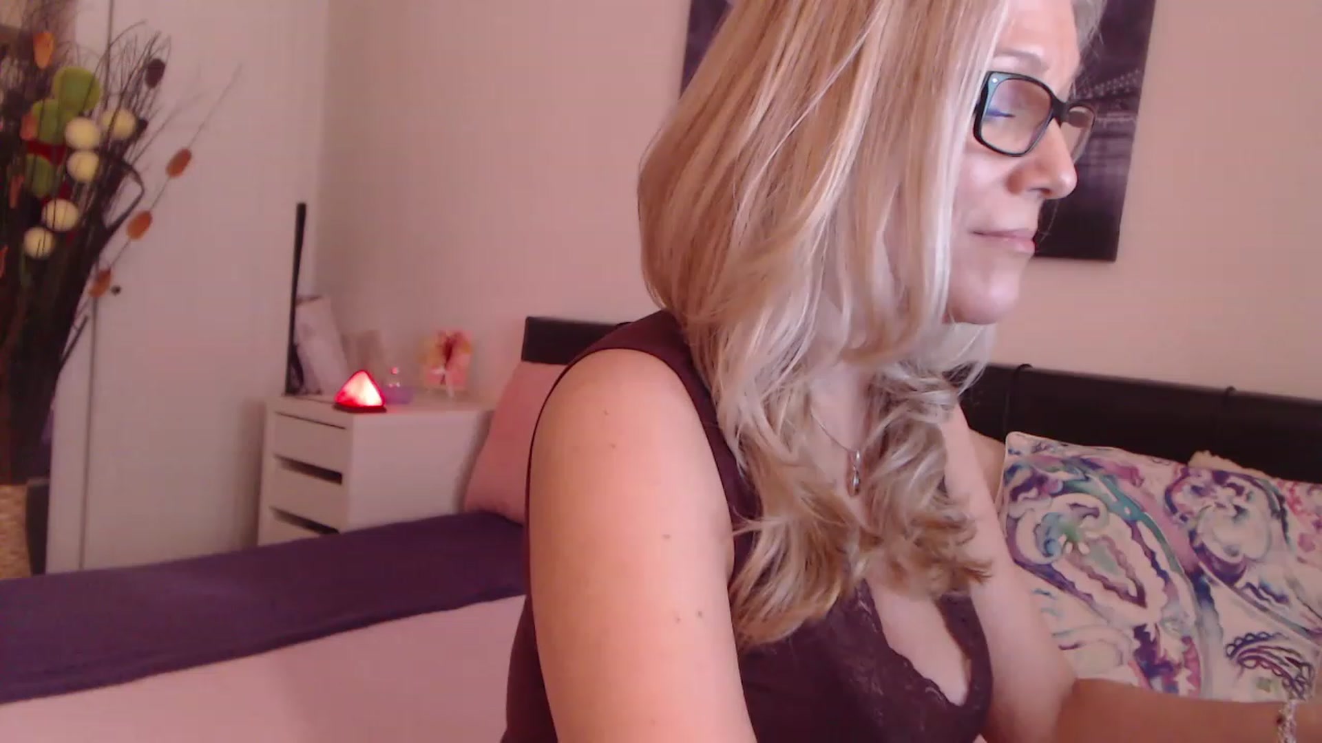 Gallery image thumbnail from Reeya71's myfreecams stream on, 04/07/2023, 12:41 image 6 of 20