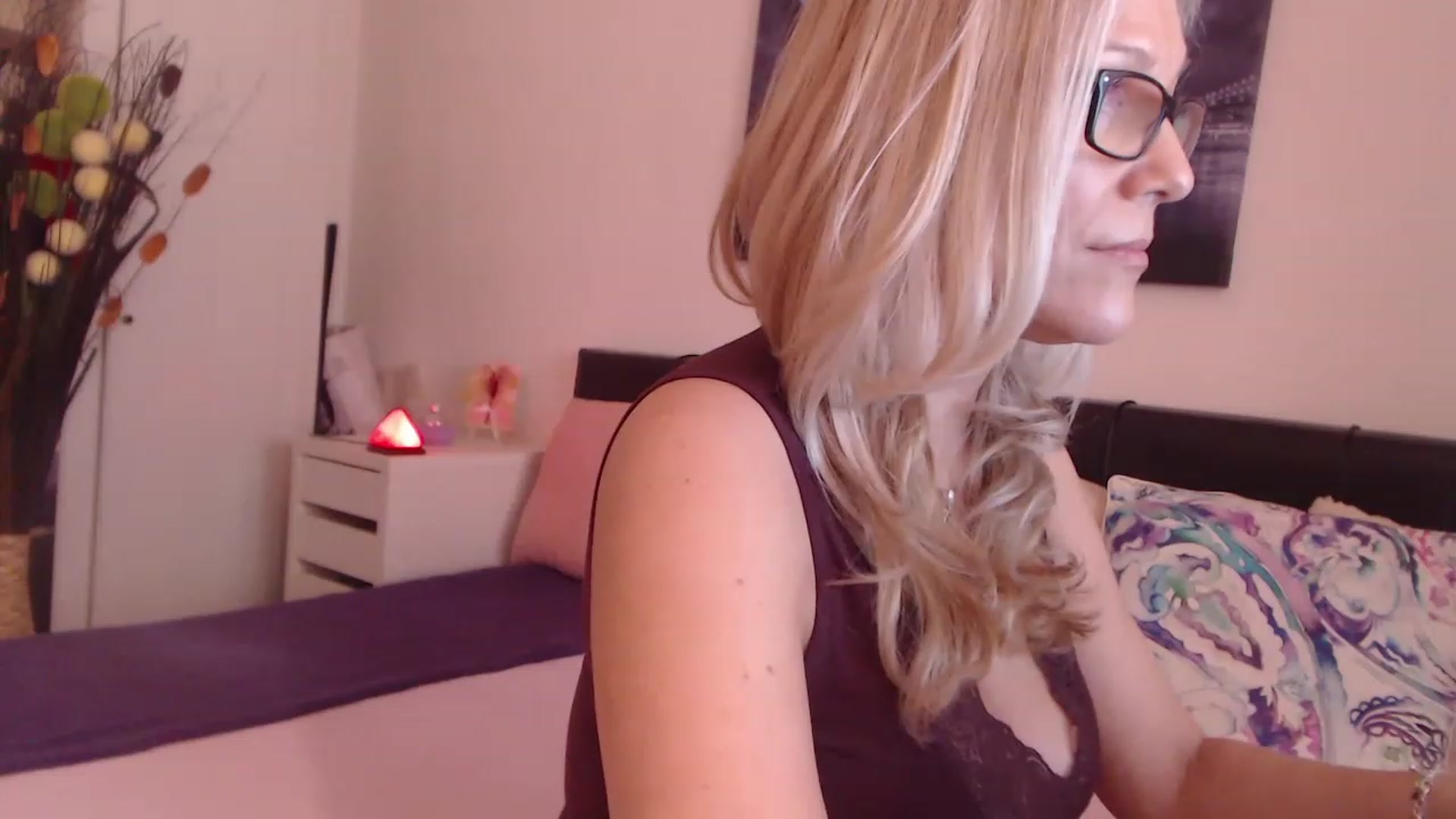Gallery image thumbnail from Reeya71's myfreecams stream on, 04/07/2023, 12:41 image 10 of 20
