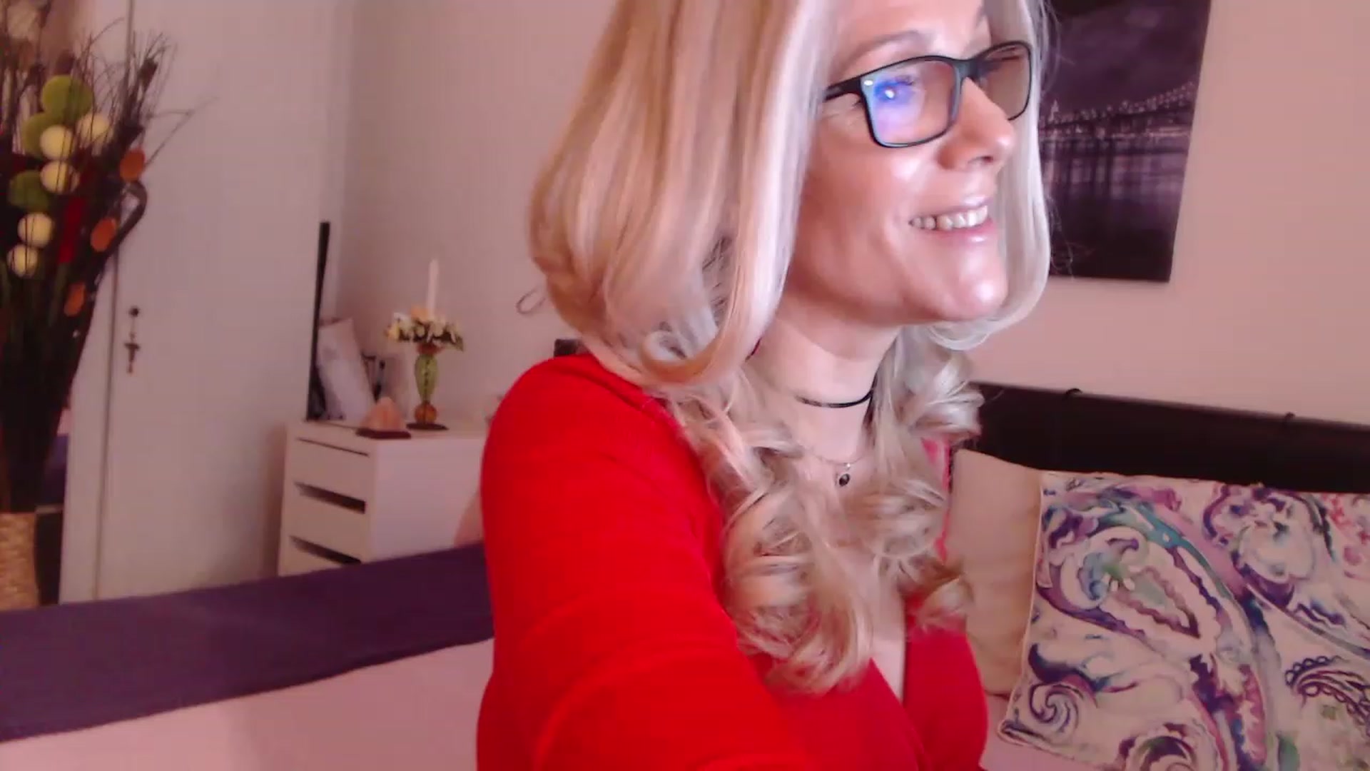 Gallery image thumbnail from Reeya71's myfreecams stream on, 04/12/2023, 06:27 image 10 of 20