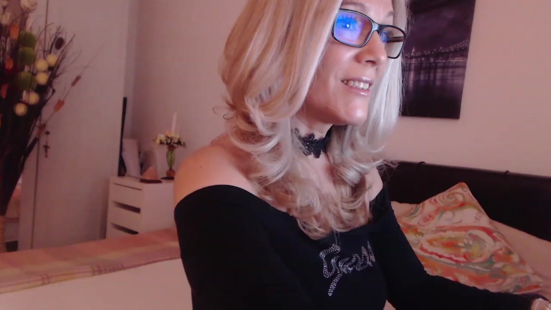 Gallery image thumbnail from Reeya71's myfreecams stream on, 04/13/2023, 01:13 image 14 of 20