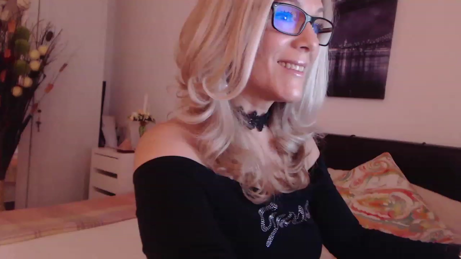 Gallery image thumbnail from Reeya71's myfreecams stream on, 04/13/2023, 01:13 image 17 of 20
