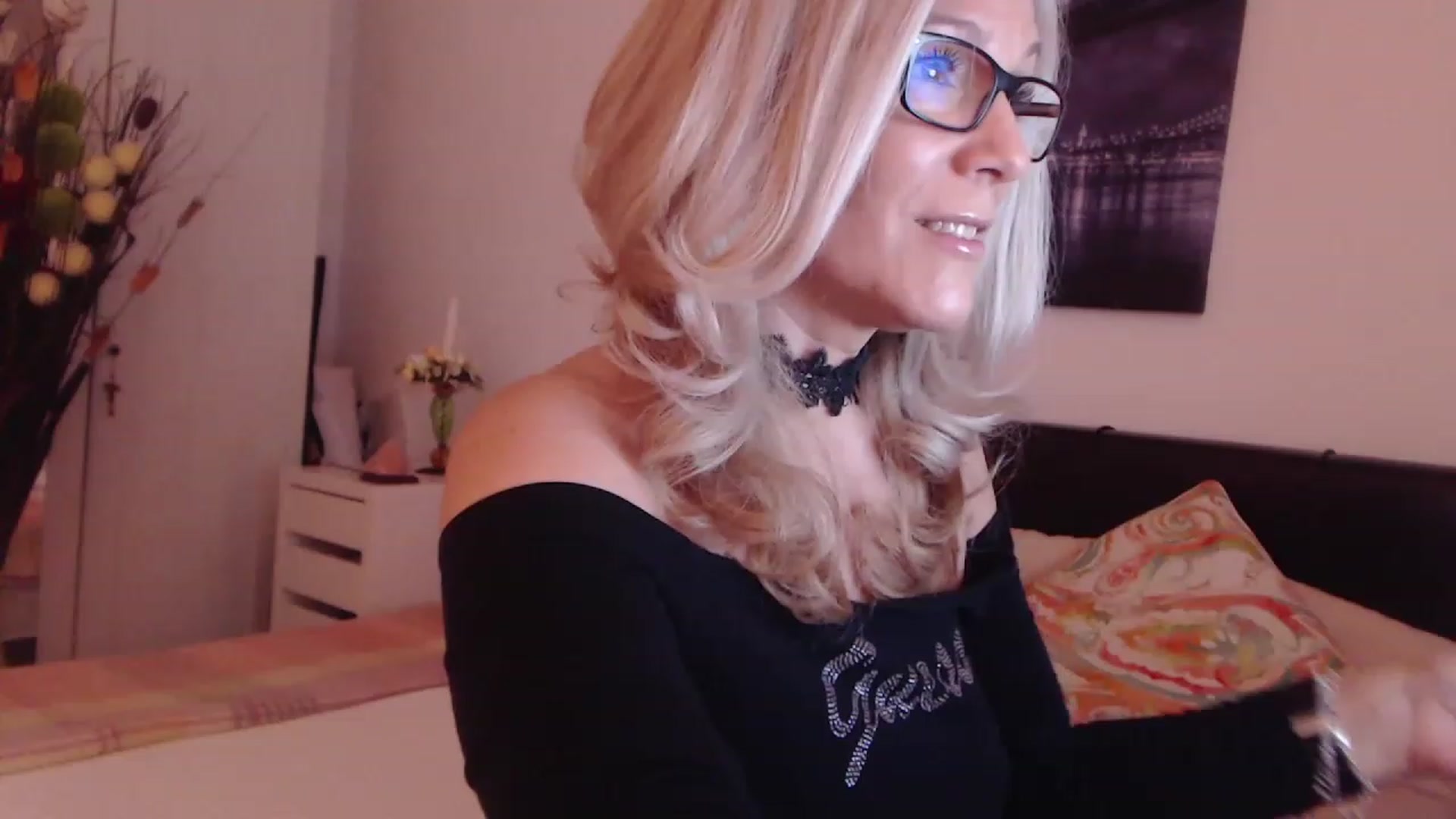 Gallery image thumbnail from Reeya71's myfreecams stream on, 04/13/2023, 01:13 image 3 of 20