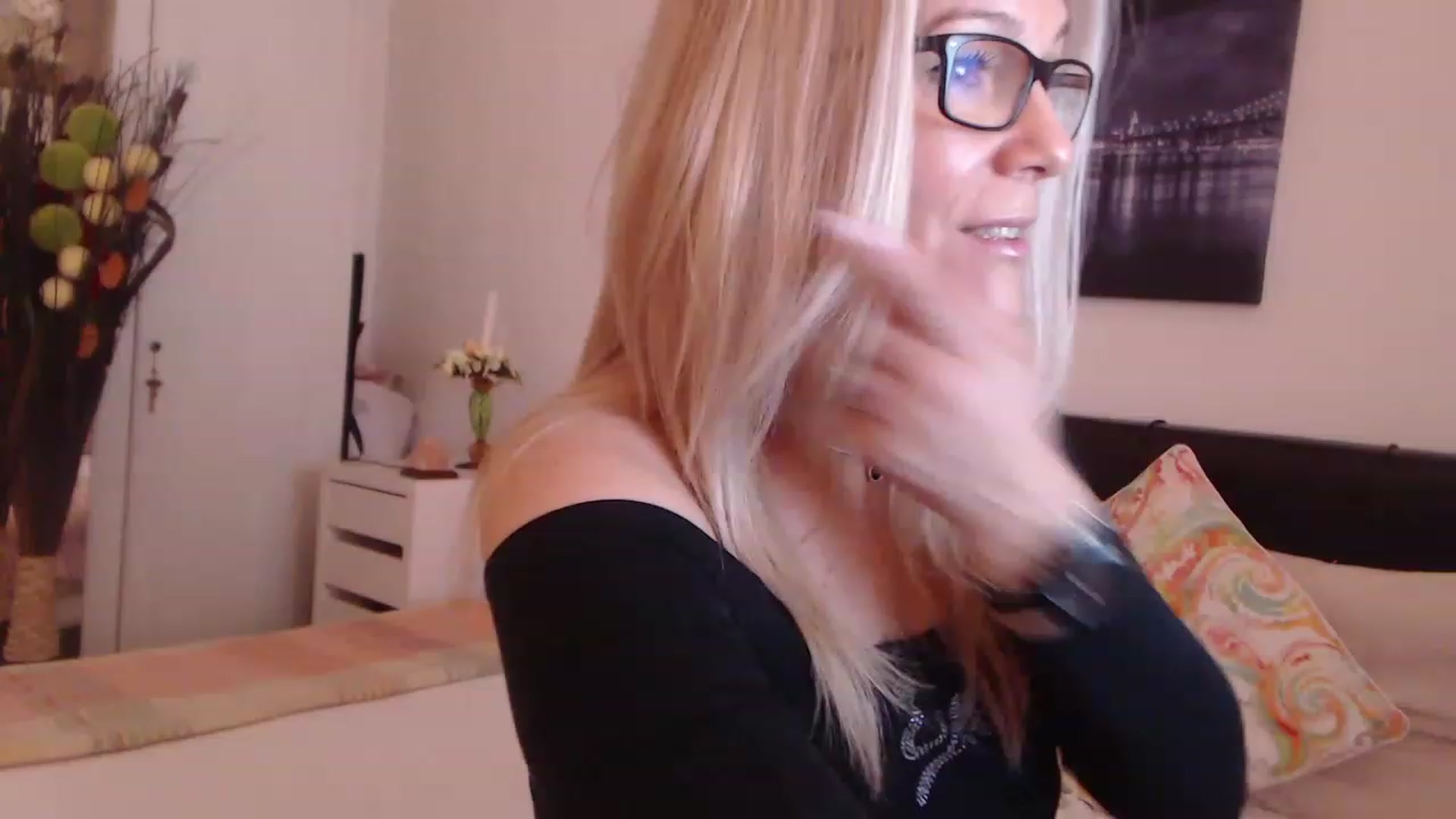 Gallery image thumbnail from Reeya71's myfreecams stream on, 05/01/2023, 06:36 image 1 of 20