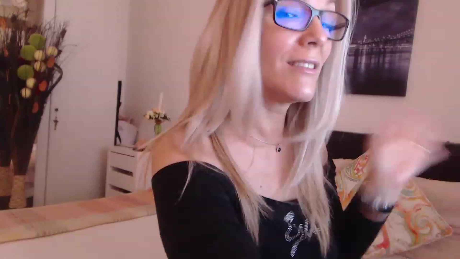 Gallery image thumbnail from Reeya71's myfreecams stream on, 05/01/2023, 06:36 image 17 of 20