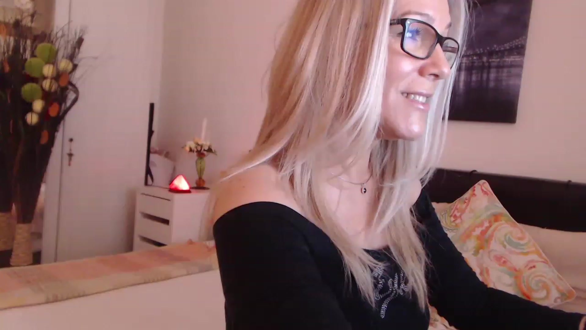Gallery image thumbnail from Reeya71's myfreecams stream on, 05/01/2023, 06:36 image 13 of 20