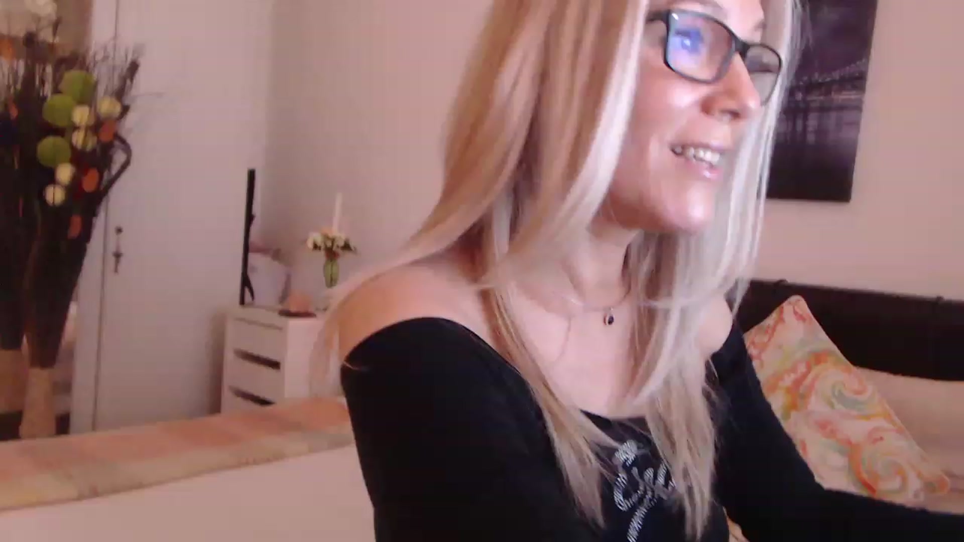 Gallery image thumbnail from Reeya71's myfreecams stream on, 05/01/2023, 06:36 image 19 of 20