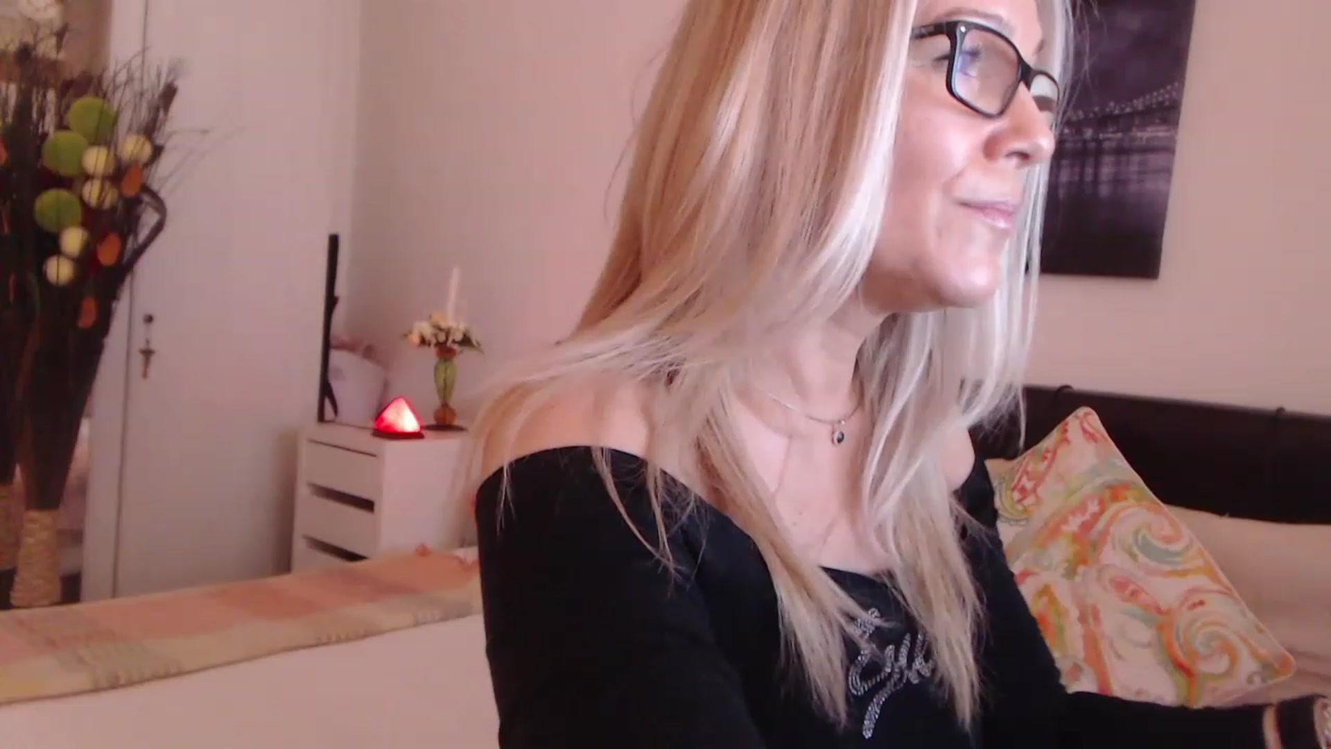 Gallery image thumbnail from Reeya71's myfreecams stream on, 05/01/2023, 06:36 image 8 of 20