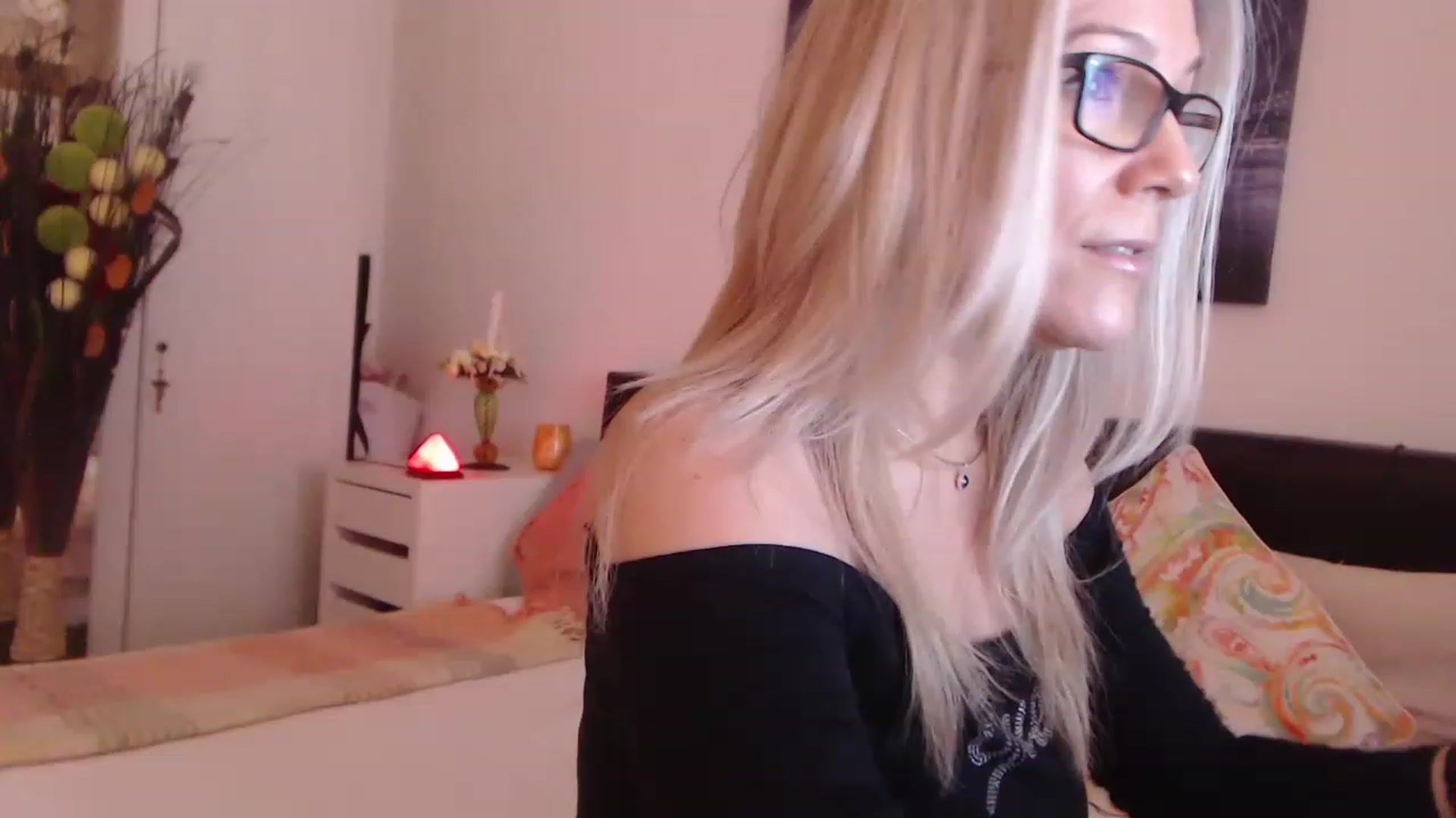 Gallery image thumbnail from Reeya71's myfreecams stream on, 05/01/2023, 06:36 image 3 of 20