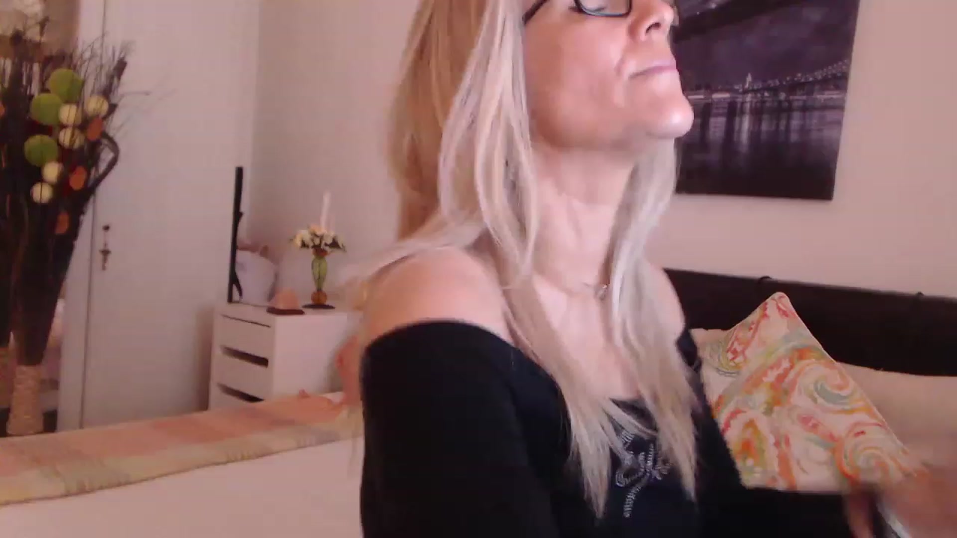 Gallery image thumbnail from Reeya71's myfreecams stream on, 05/01/2023, 06:36 image 2 of 20