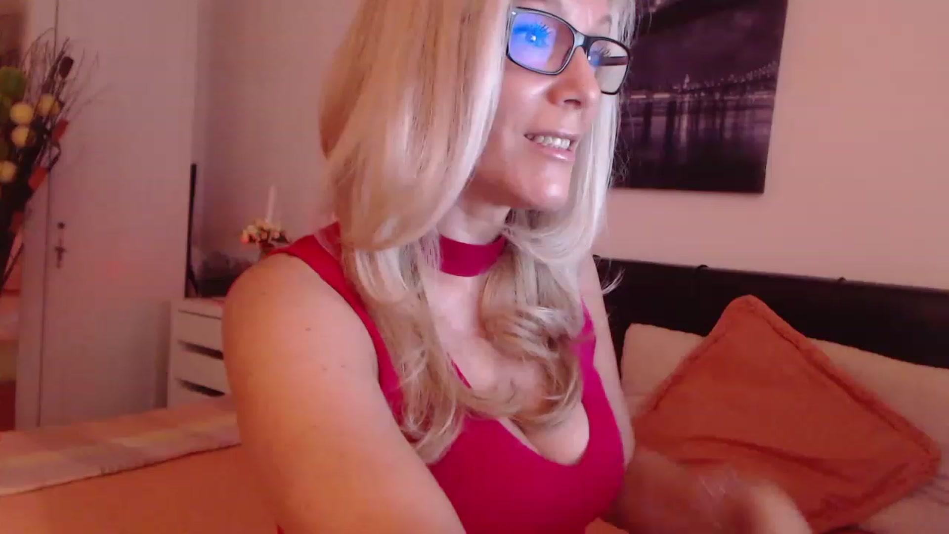 Gallery image thumbnail from Reeya71's myfreecams stream on, 05/25/2023, 20:20 image 15 of 20
