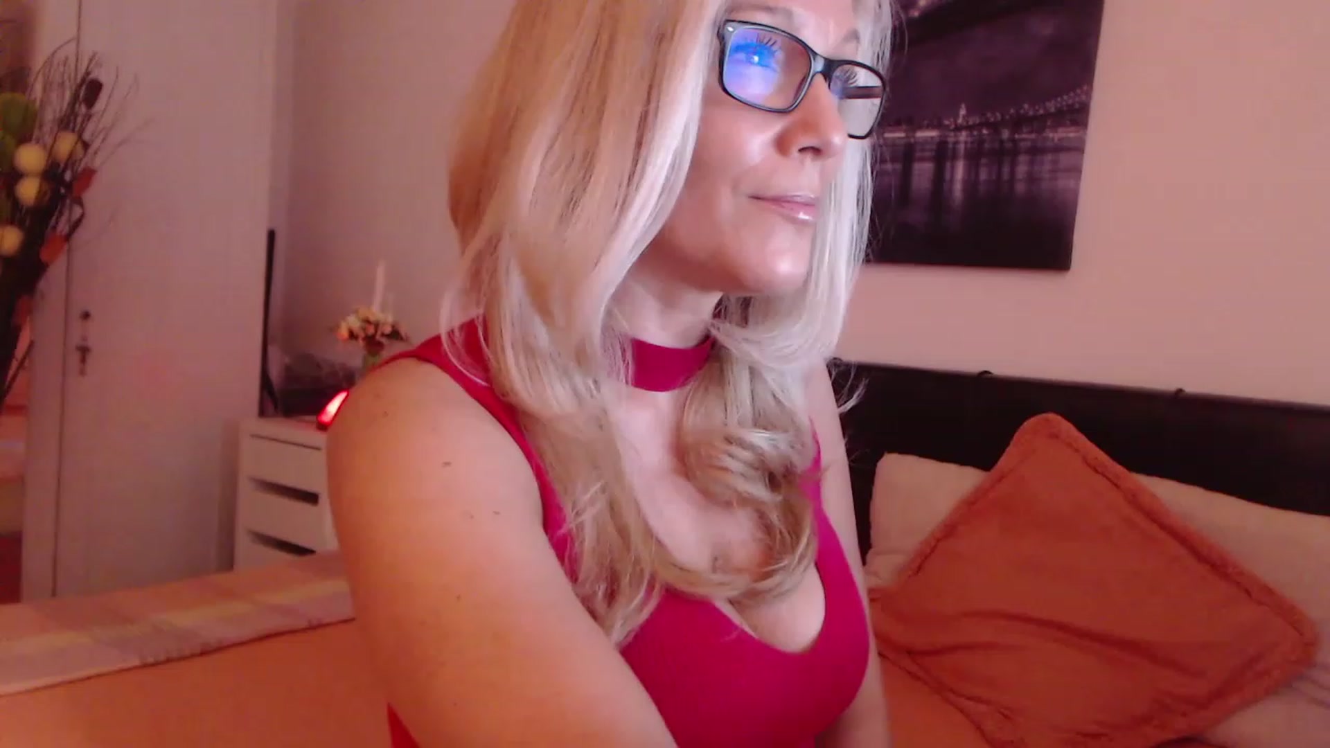Gallery image thumbnail from Reeya71's myfreecams stream on, 05/25/2023, 20:20 image 16 of 20
