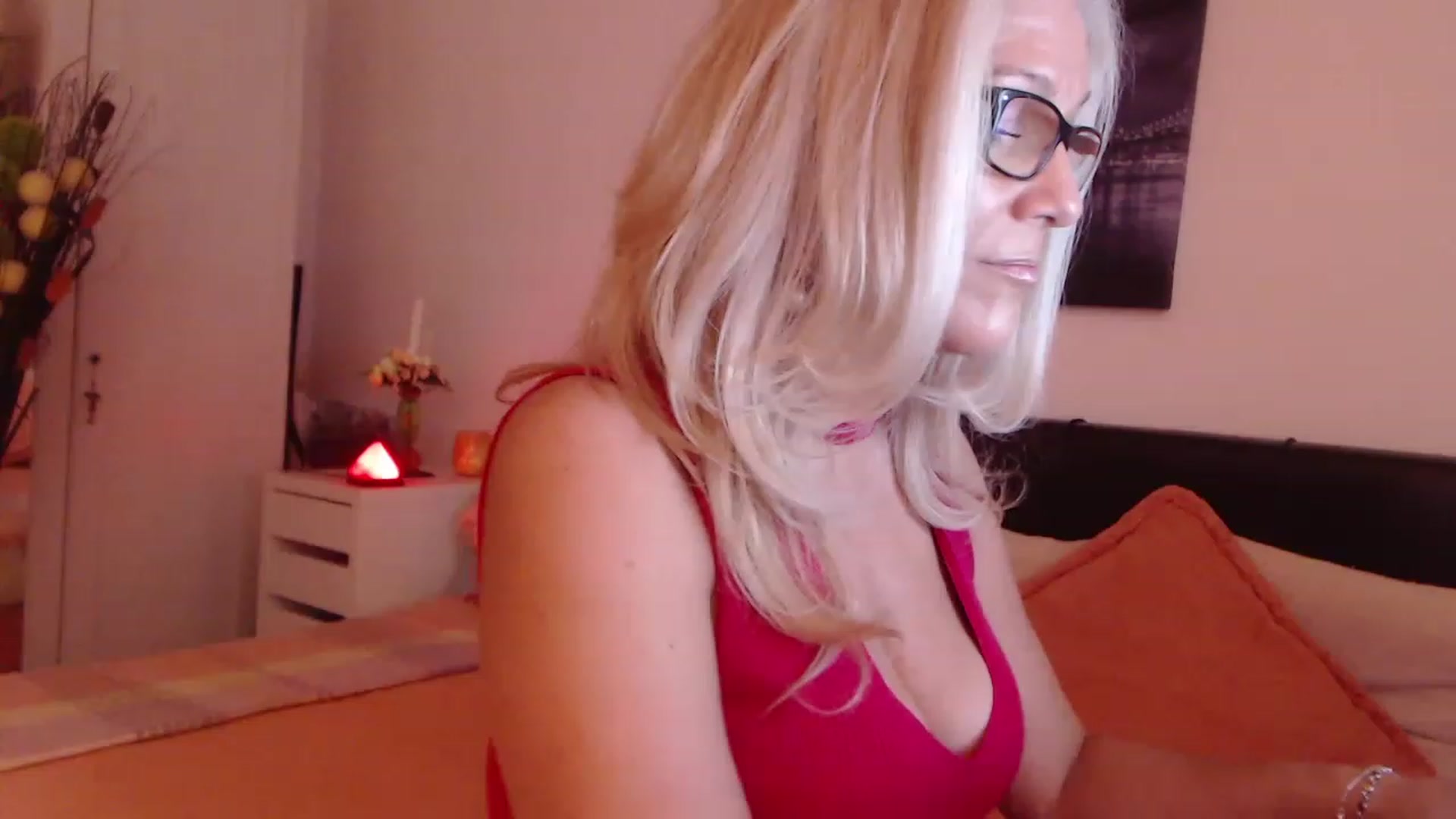 Gallery image thumbnail from Reeya71's myfreecams stream on, 05/26/2023, 24:37 image 8 of 20