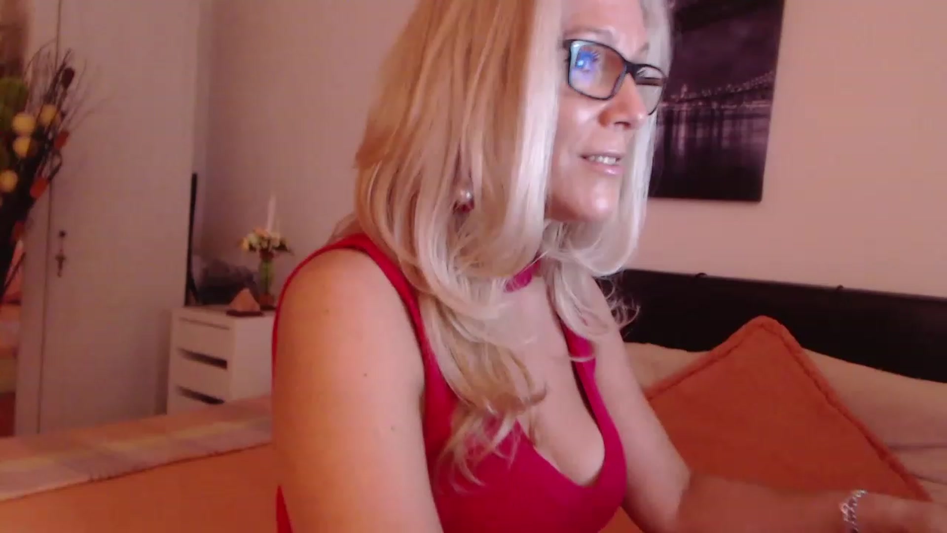 Gallery image thumbnail from Reeya71's myfreecams stream on, 05/26/2023, 24:37 image 20 of 20