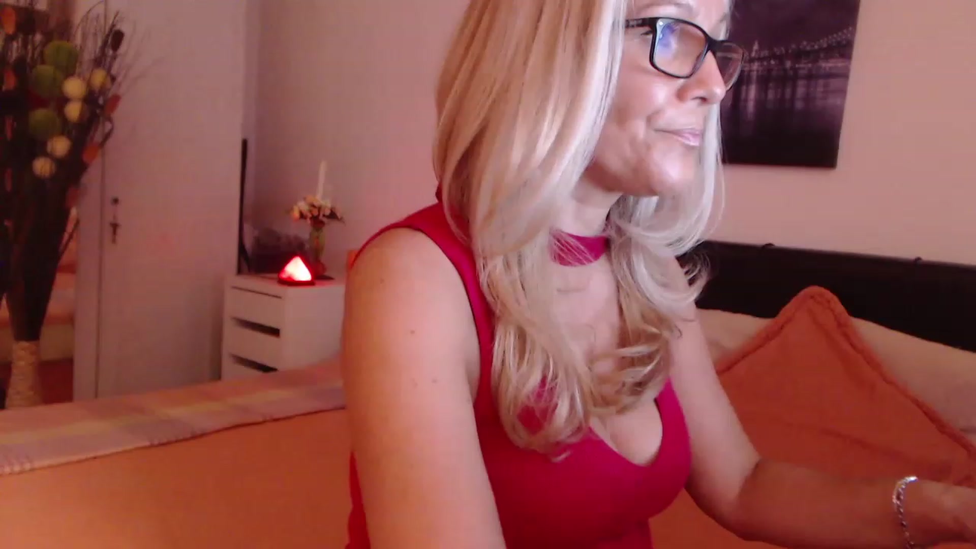 Gallery image thumbnail from Reeya71's myfreecams stream on, 05/26/2023, 02:57 image 3 of 20