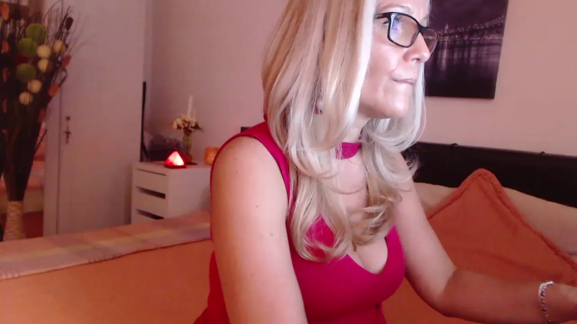 Gallery image thumbnail from Reeya71's myfreecams stream on, 05/26/2023, 02:57 image 6 of 20