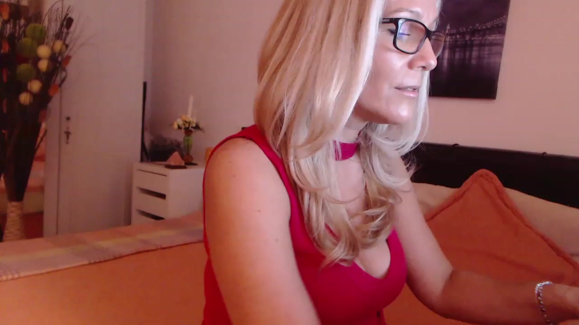 Gallery image thumbnail from Reeya71's myfreecams stream on, 05/26/2023, 02:57 image 4 of 20