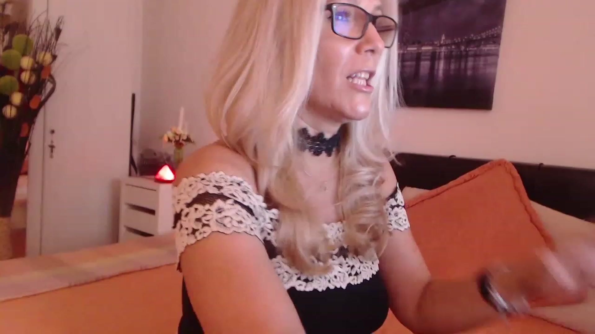 Gallery image thumbnail from Reeya71's myfreecams stream on, 05/27/2023, 07:40 image 7 of 20