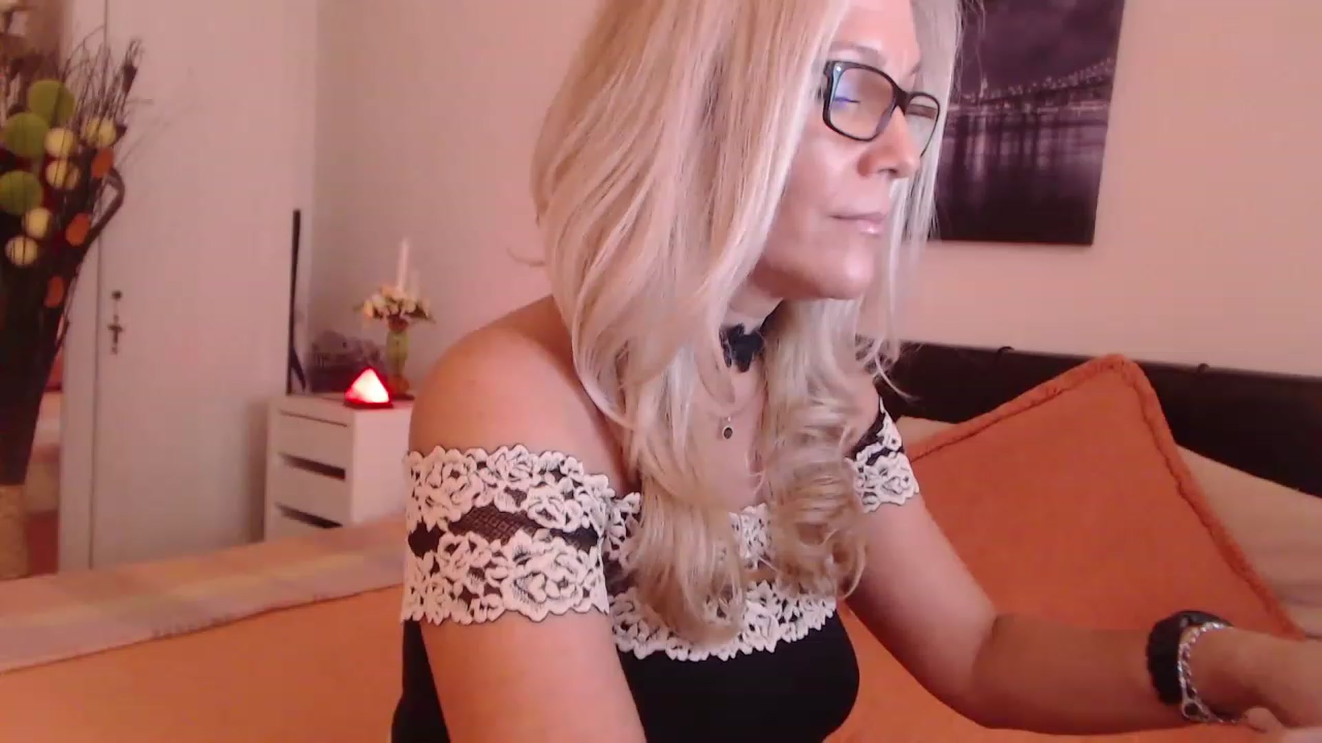 Gallery image thumbnail from Reeya71's myfreecams stream on, 05/27/2023, 07:40 image 3 of 20