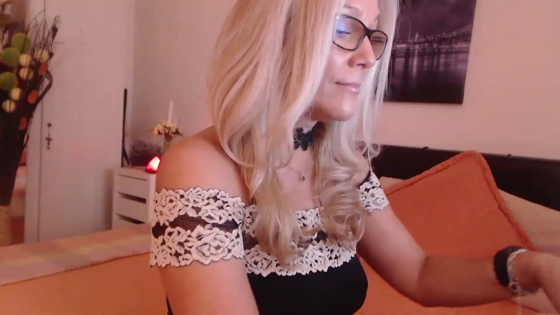 Gallery image thumbnail from Reeya71's myfreecams stream on, 05/27/2023, 07:40 image 9 of 20