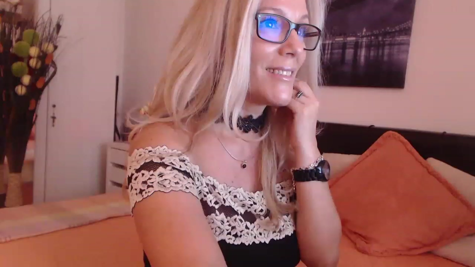 Gallery image thumbnail from Reeya71's myfreecams stream on, 05/27/2023, 10:10 image 16 of 20