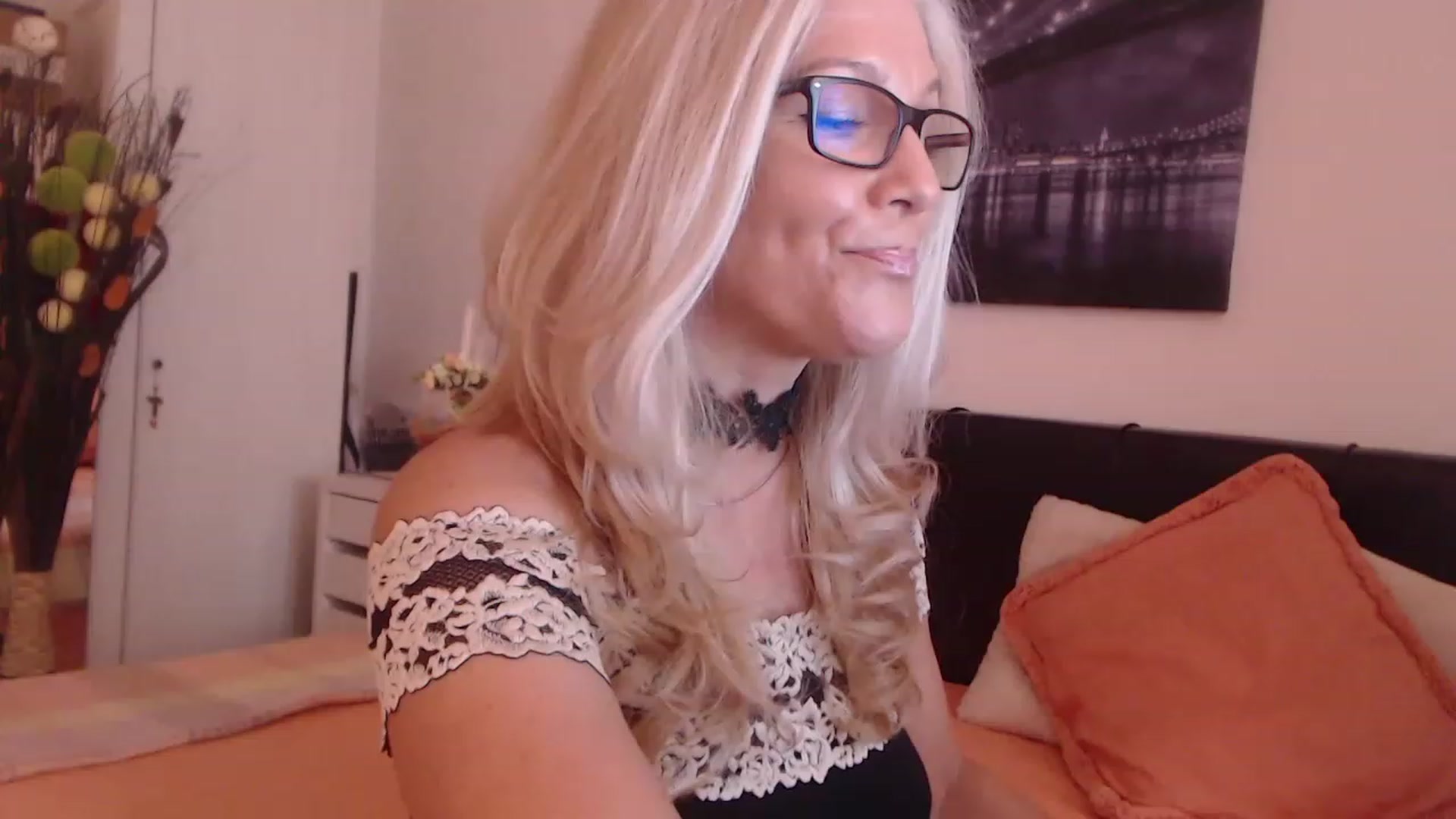 Gallery image thumbnail from Reeya71's myfreecams stream on, 05/27/2023, 11:29 image 7 of 20